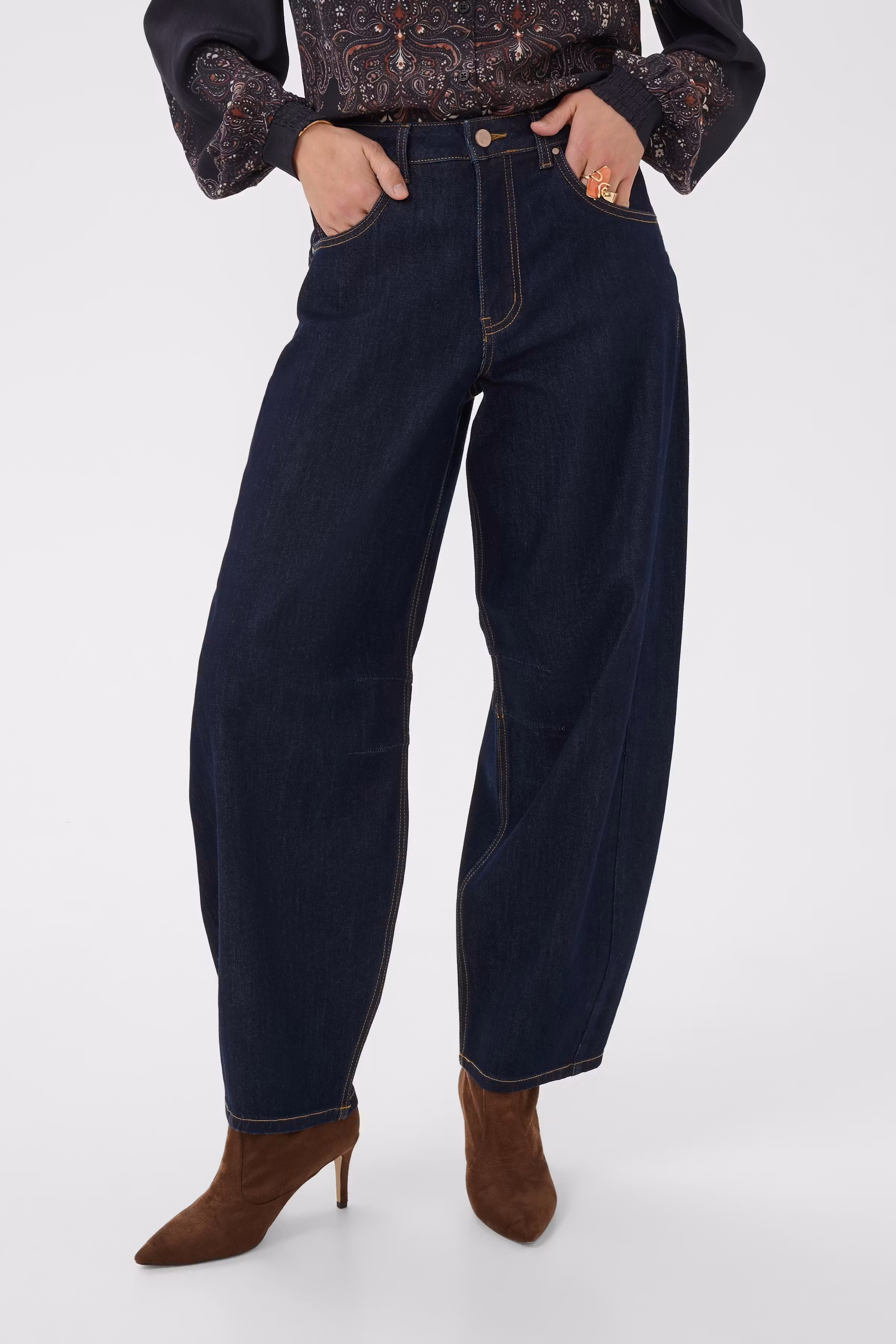 CRBahren Barrel Jeans LOOKBOOK FRONT 10614217-109555