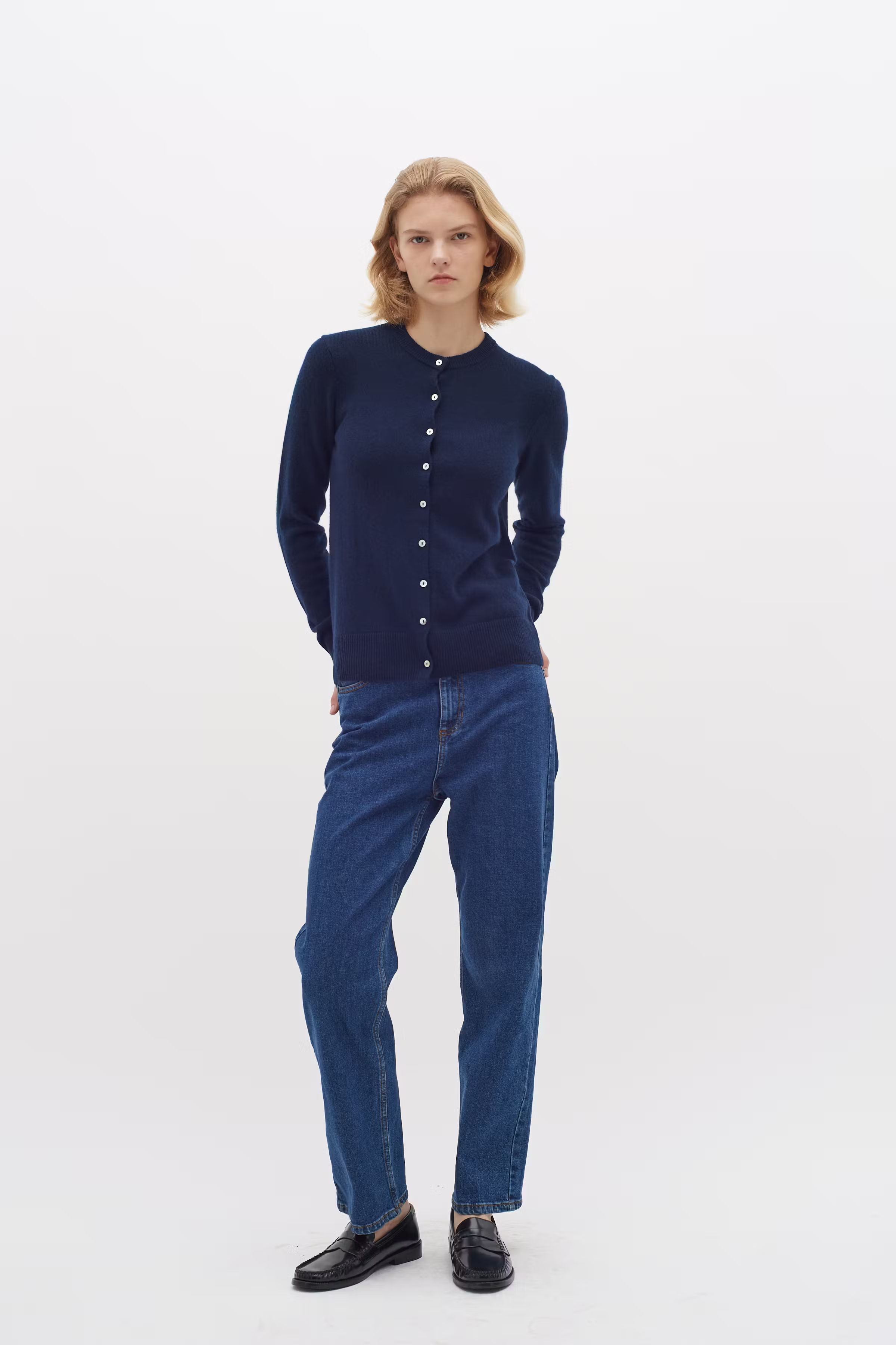 LukkaIW Cardigan LOOKBOOK FRONT 30107630-300005