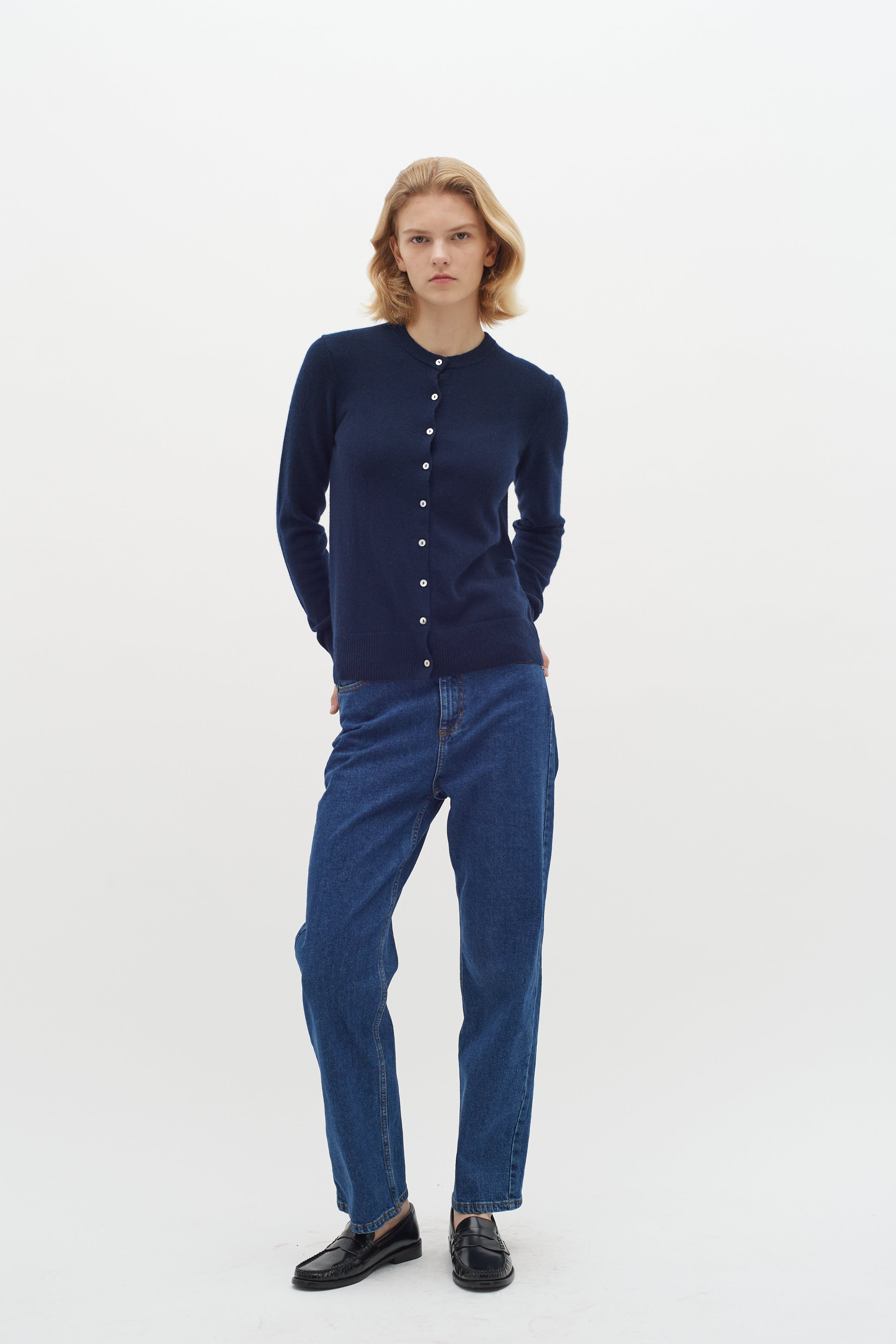 LukkaIW Cardigan LOOKBOOK FRONT 30107630-300005