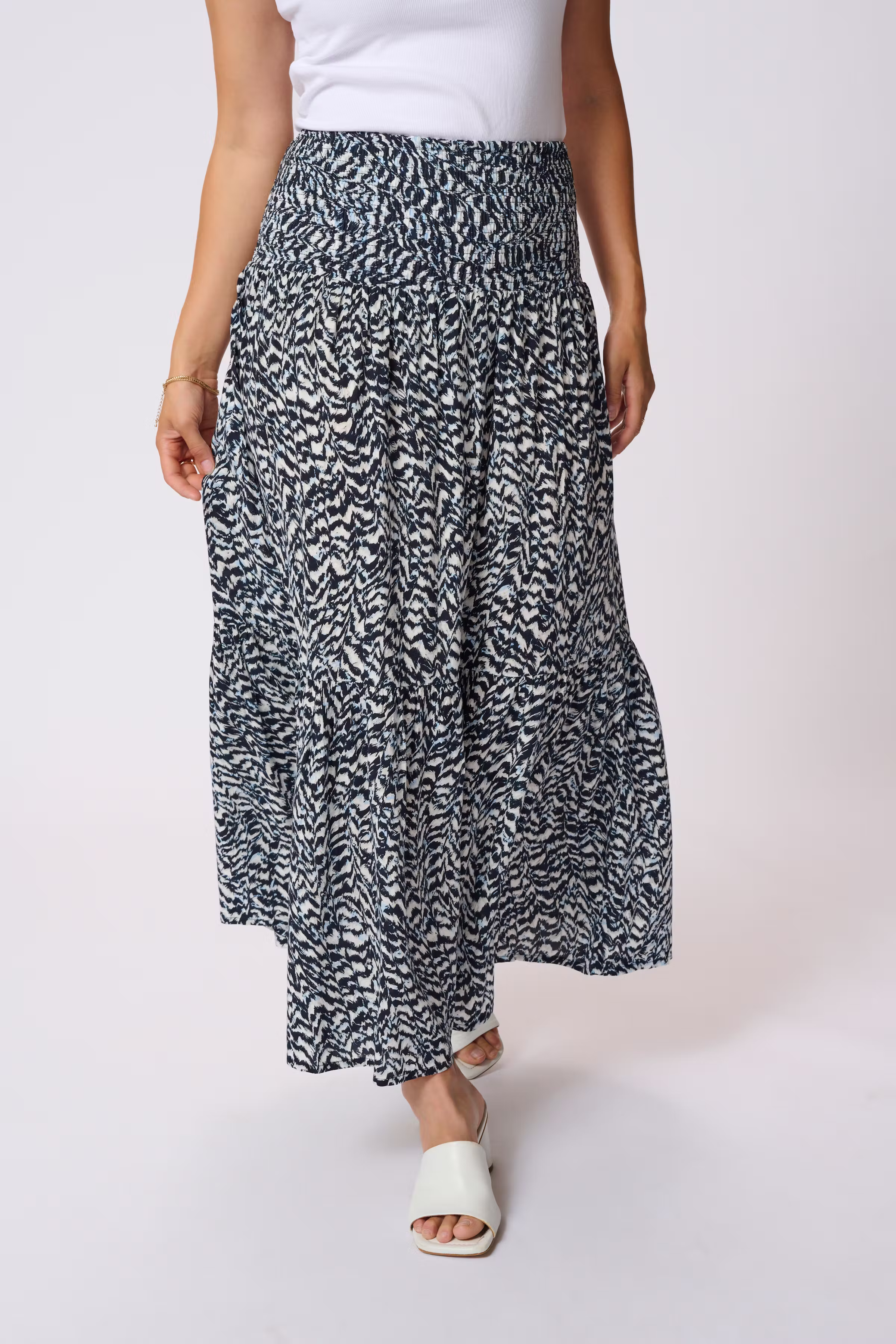 KAmaxi Skirt LOOKBOOK FRONT 10508816-107426