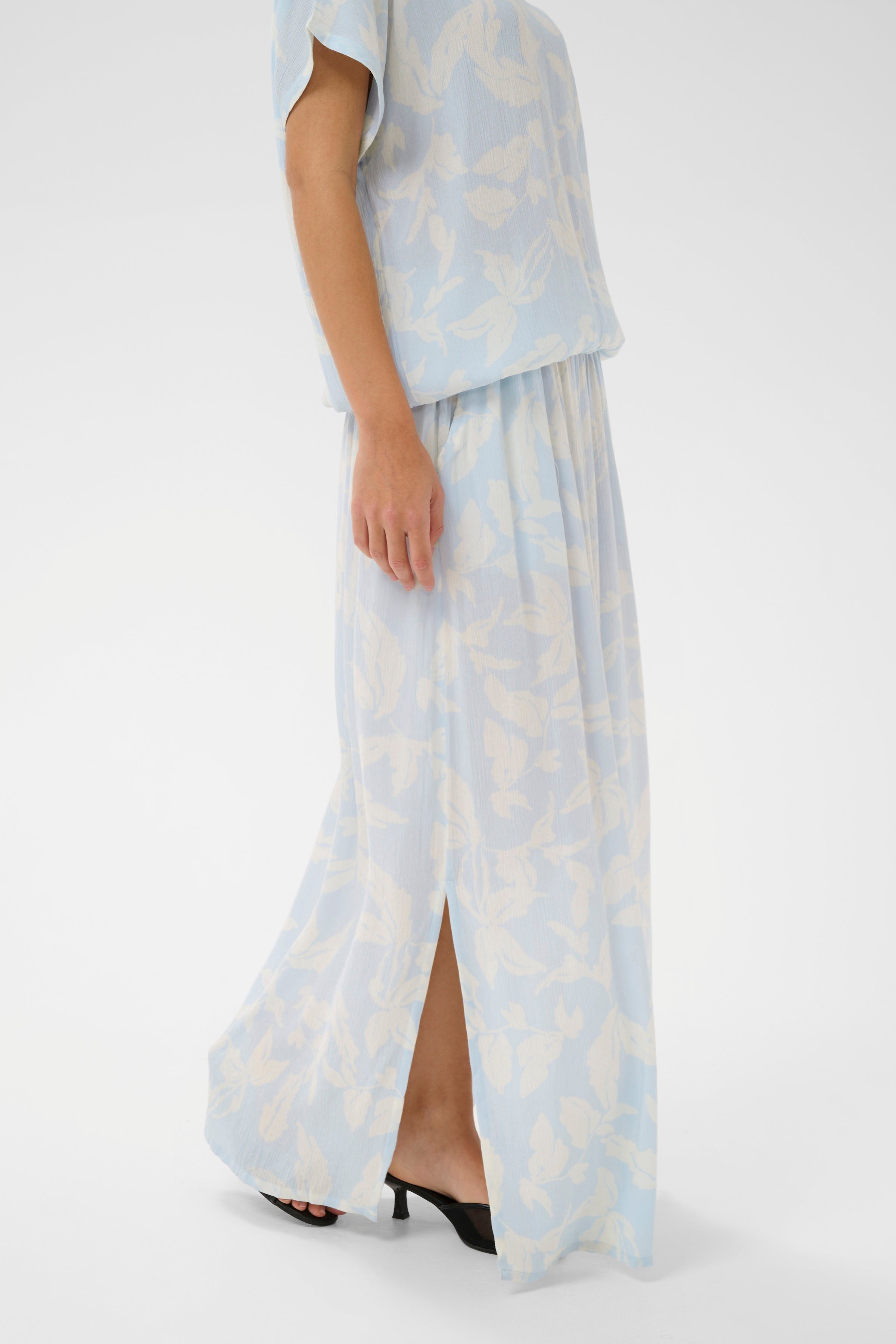 KAedita Skirt LOOKBOOK FRONT 10509813-109547