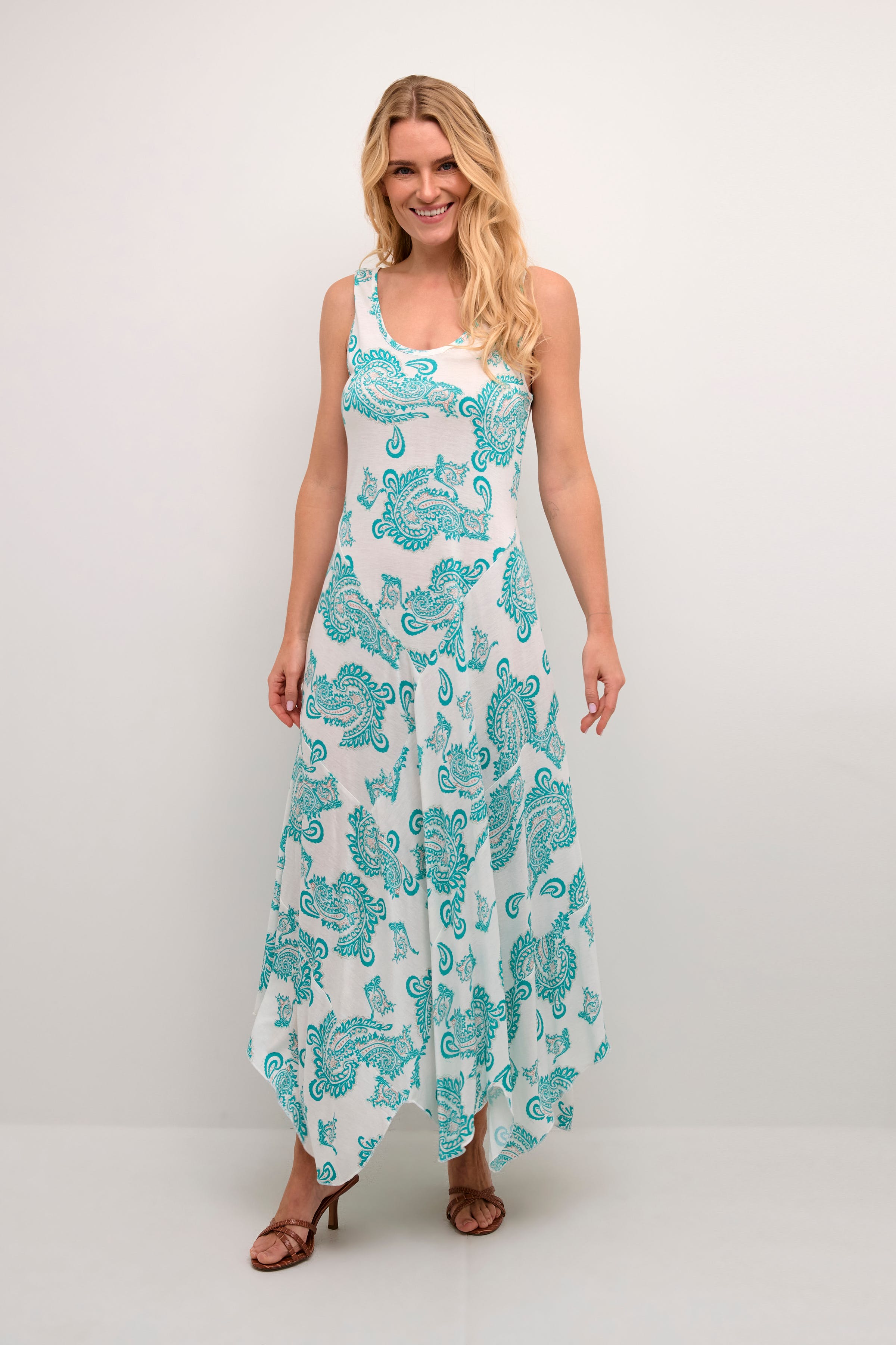 CRBastilla Kleid LOOKBOOK FRONT 10608110-106835