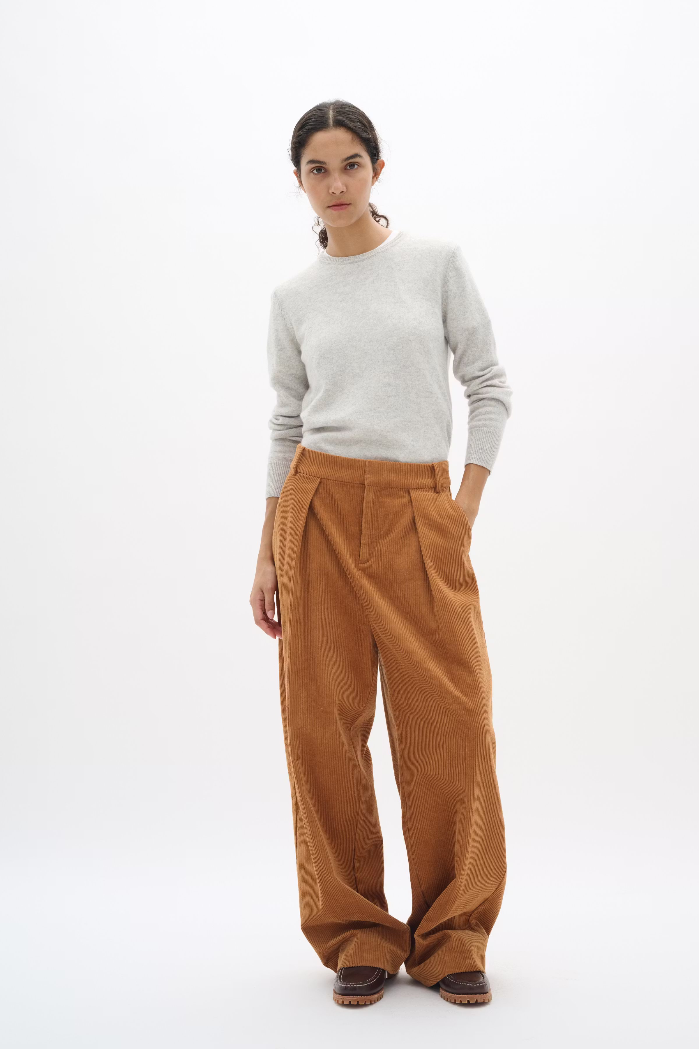 OliaIW Online Exclusive Byxor LOOKBOOK FRONT 30109749-171342