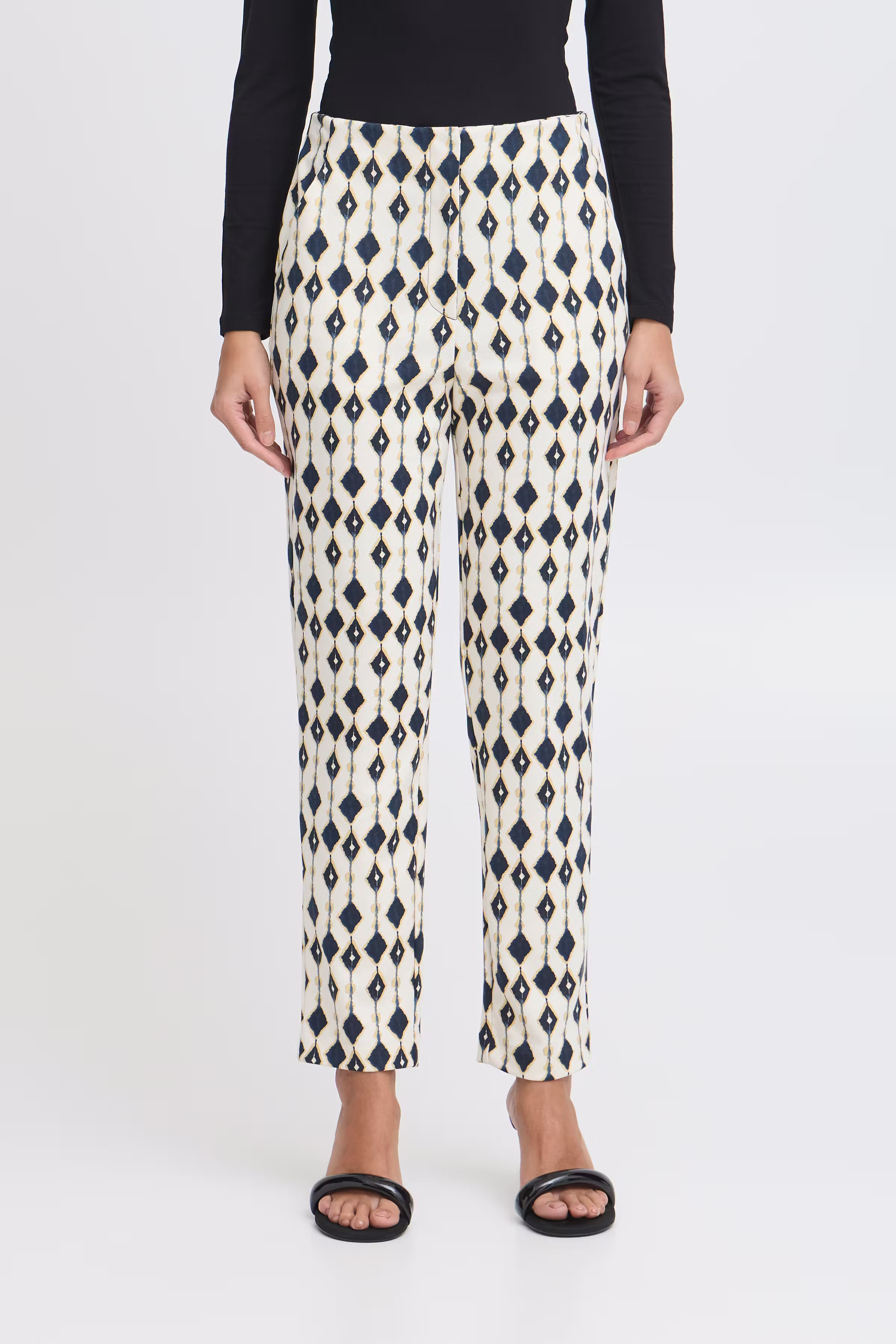 IHKATE Casual broek LOOKBOOK FRONT 20123020-204419