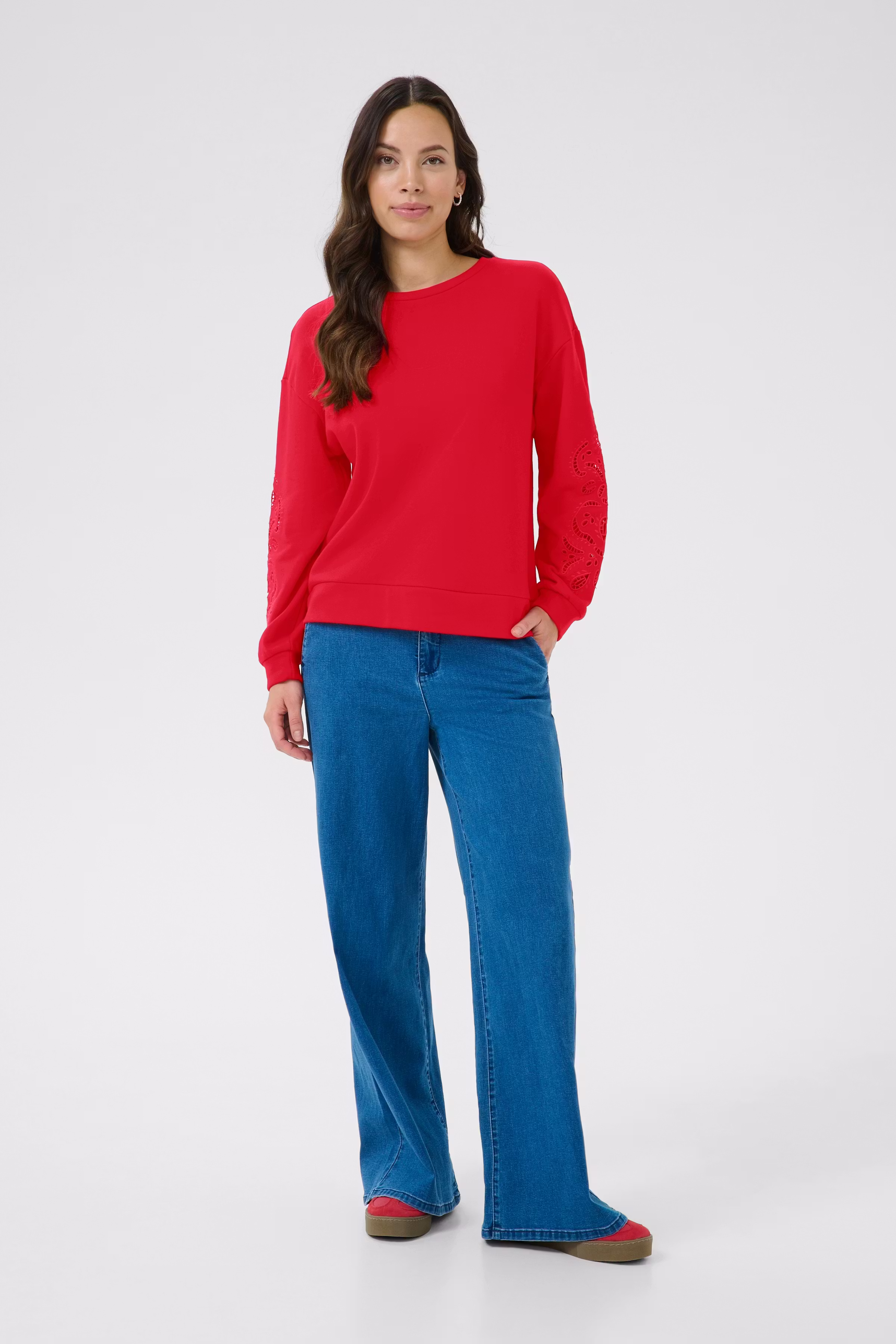 CRJosie Sweatshirt LOOKBOOK FRONT 10613984-181653