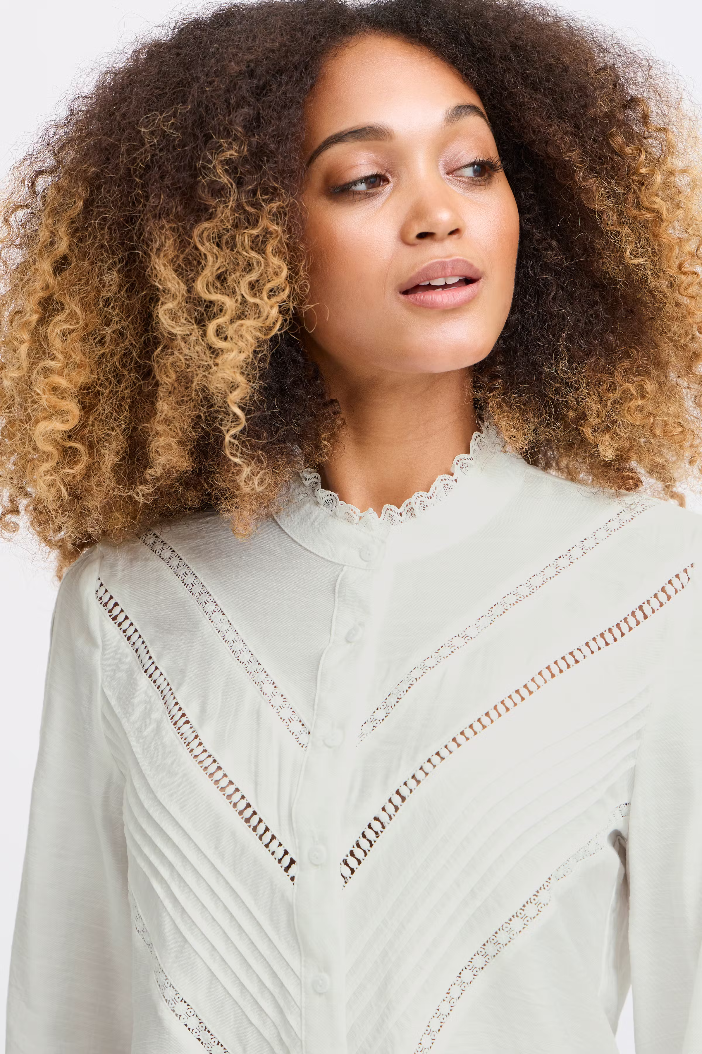 SBBINDU Bluse LOOKBOOK DETAIL 22100828-110602