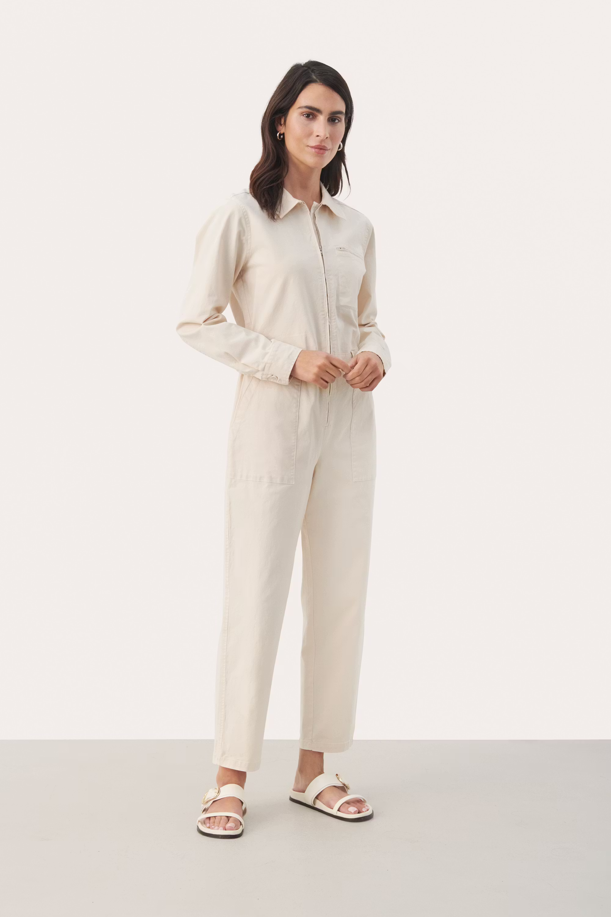 EsteraPW Overall LOOKBOOK FRONT 30308395-130400