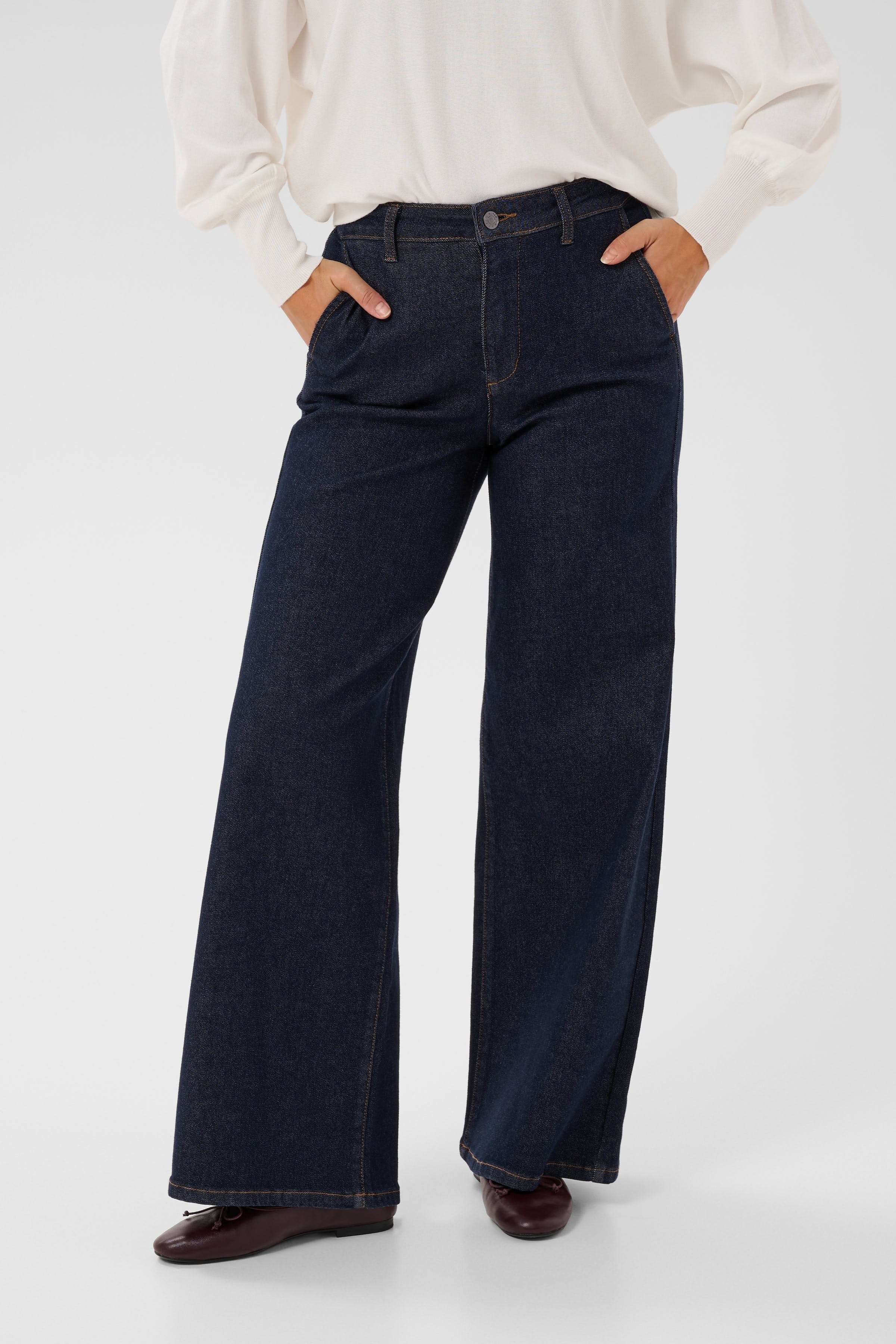 KAhally Jeans LOOKBOOK FRONT 10512344-109824