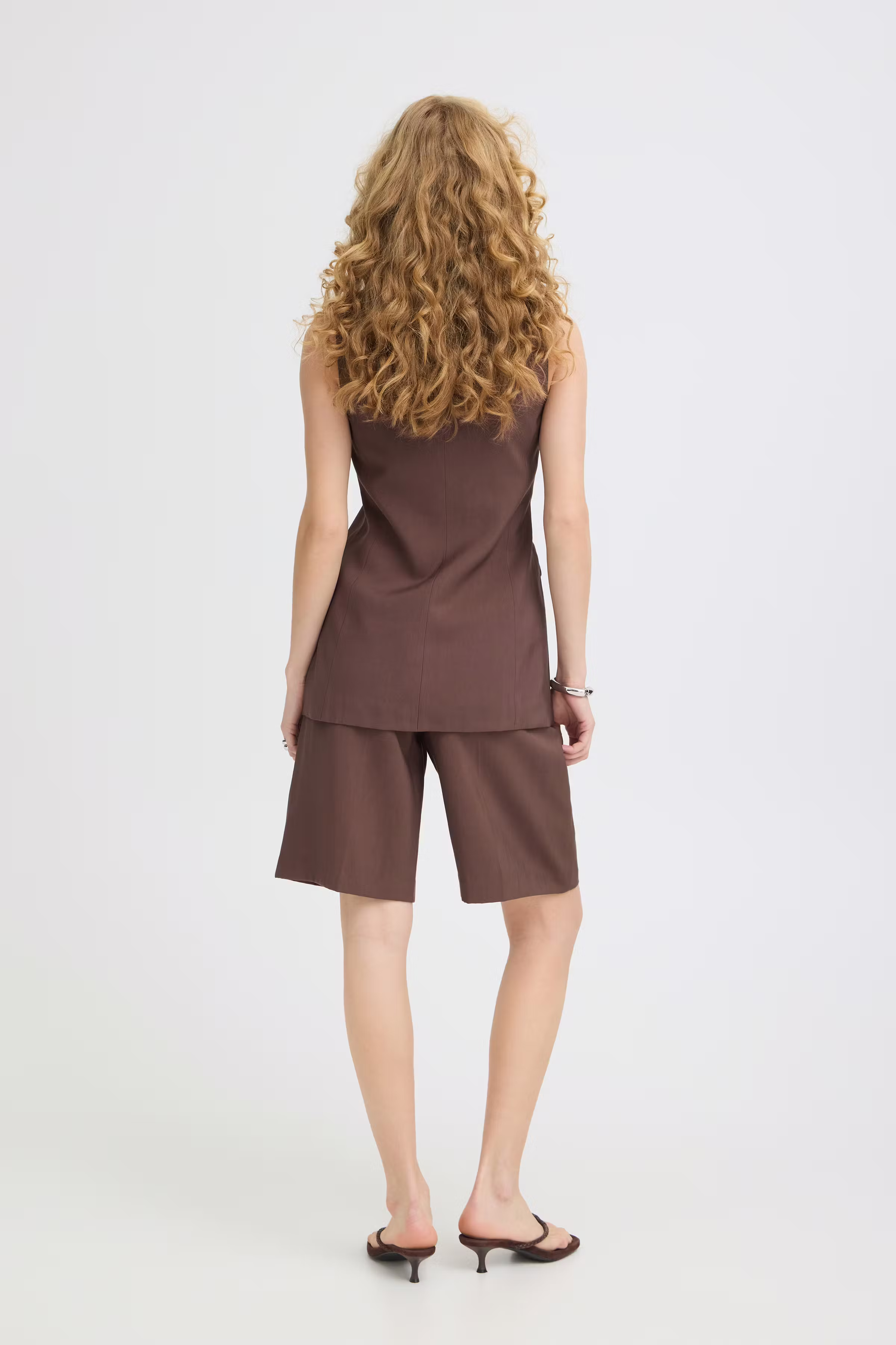 BYESSIE Vest LOOKBOOK BACK 20818931-191012