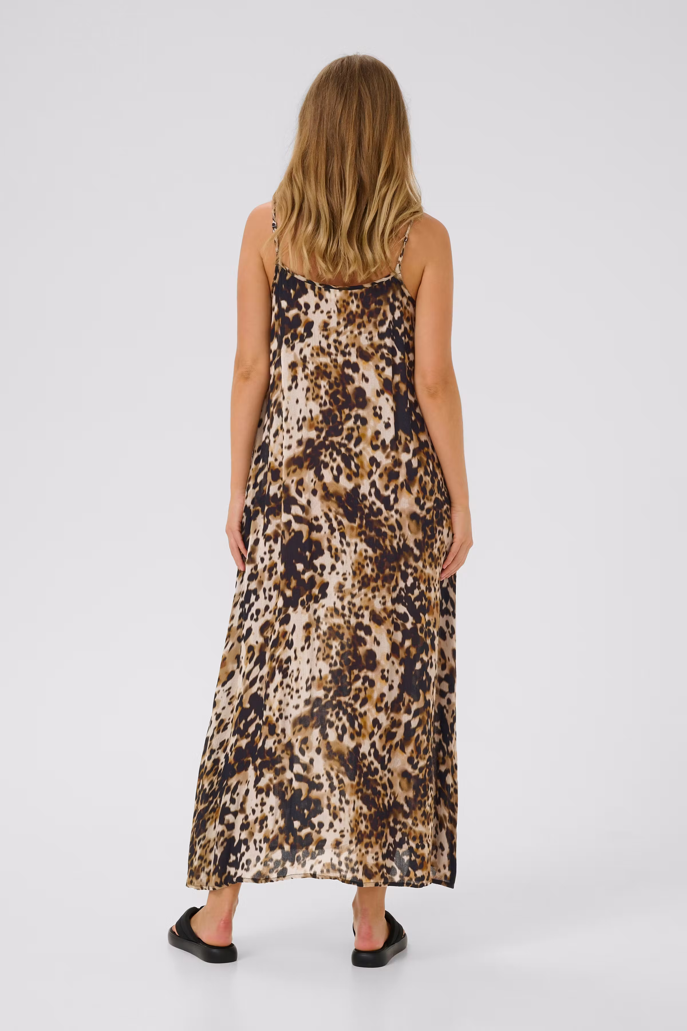 KAthora Jurk LOOKBOOK BACK 10510045-107550