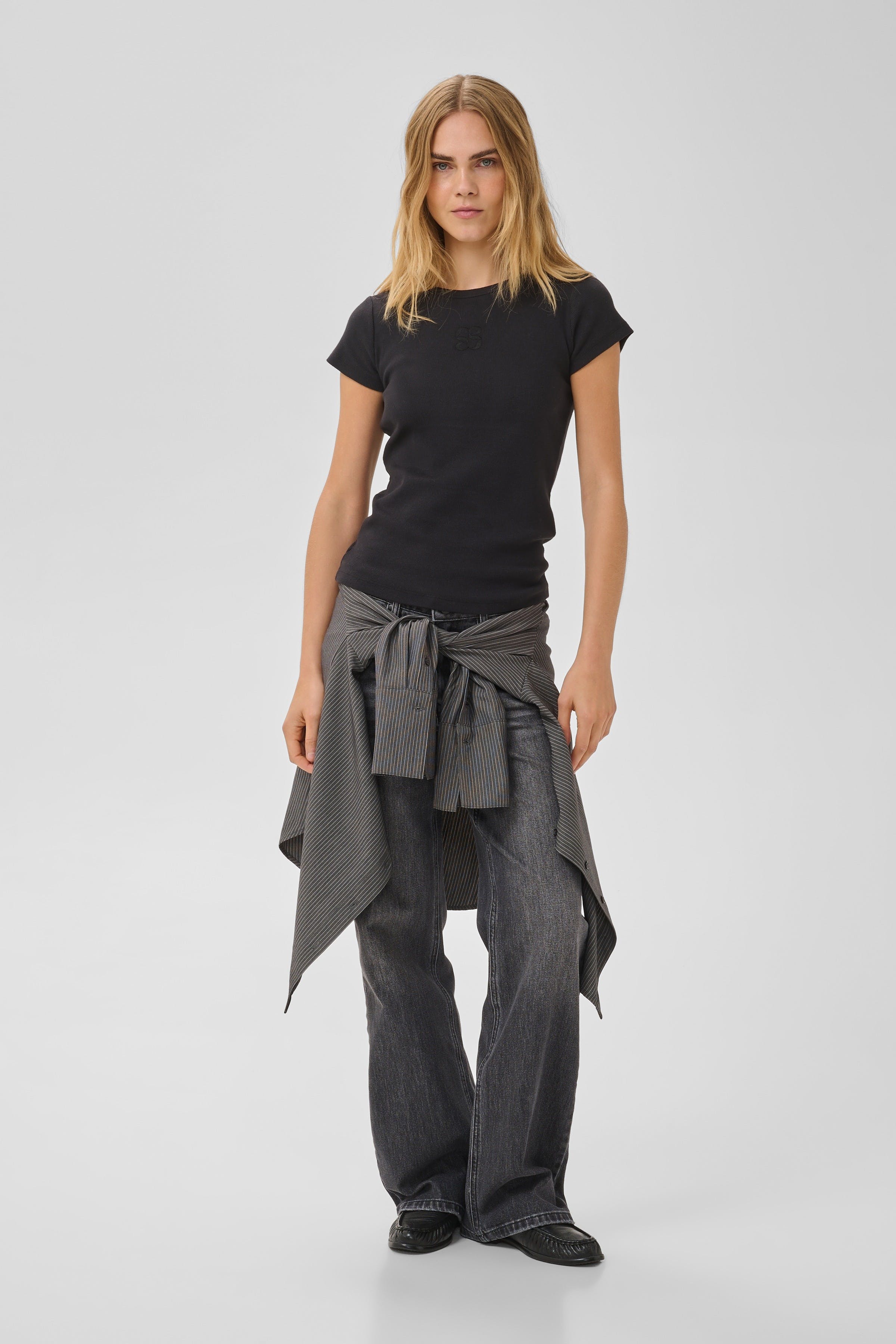 09 THE MANDY TEE LOOKBOOK FRONT 10704859-100031