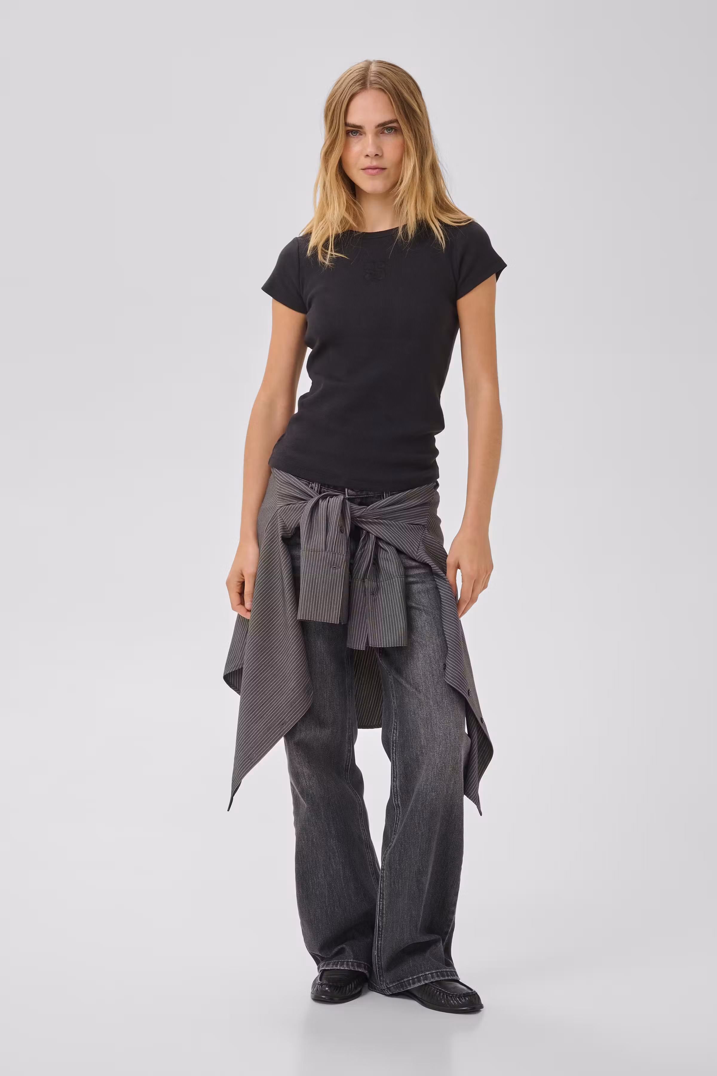 09 THE MANDY TEE LOOKBOOK FRONT 10704859-100031