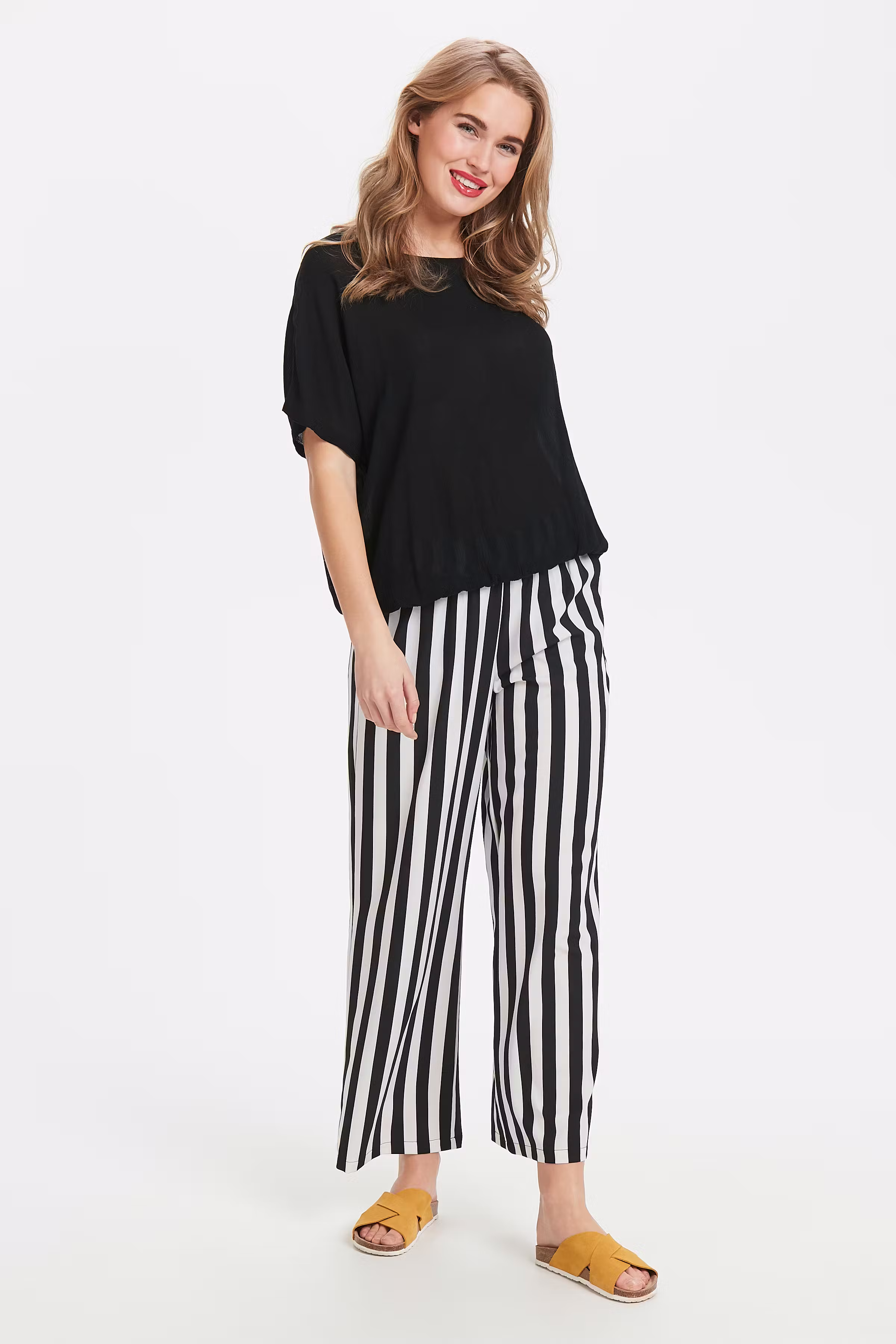 KAamber Bluse LOOKBOOK FRONT 10500781-50600