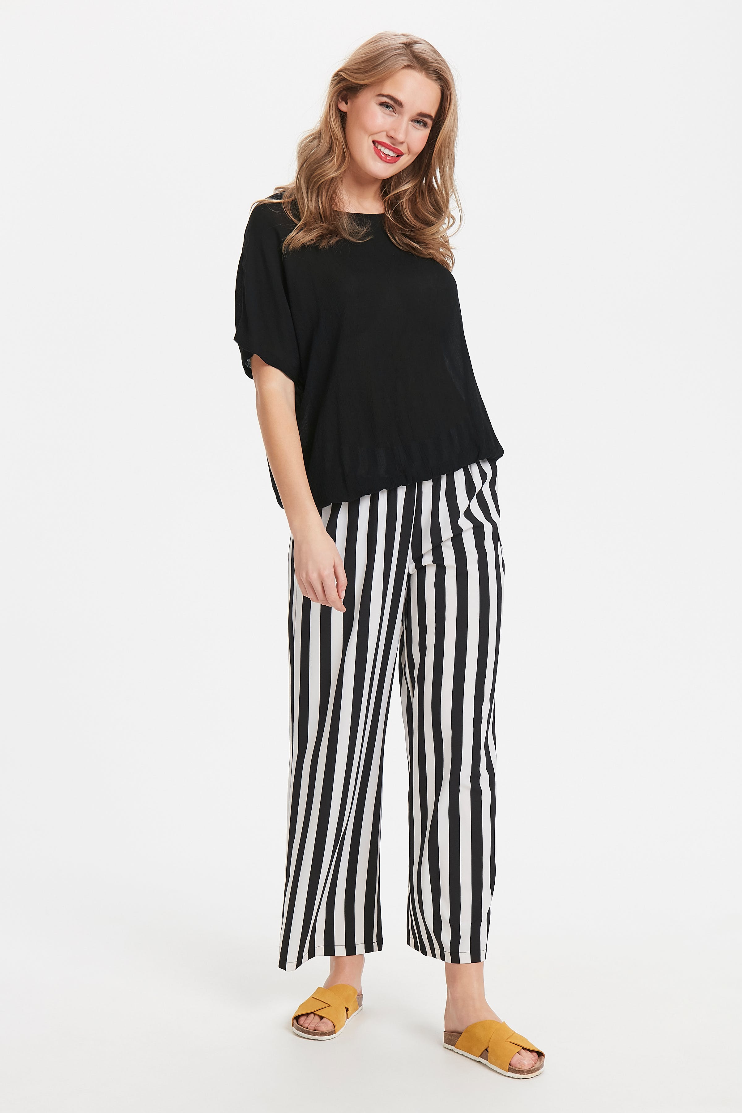 KAamber Bluse LOOKBOOK FRONT 10500781-50600