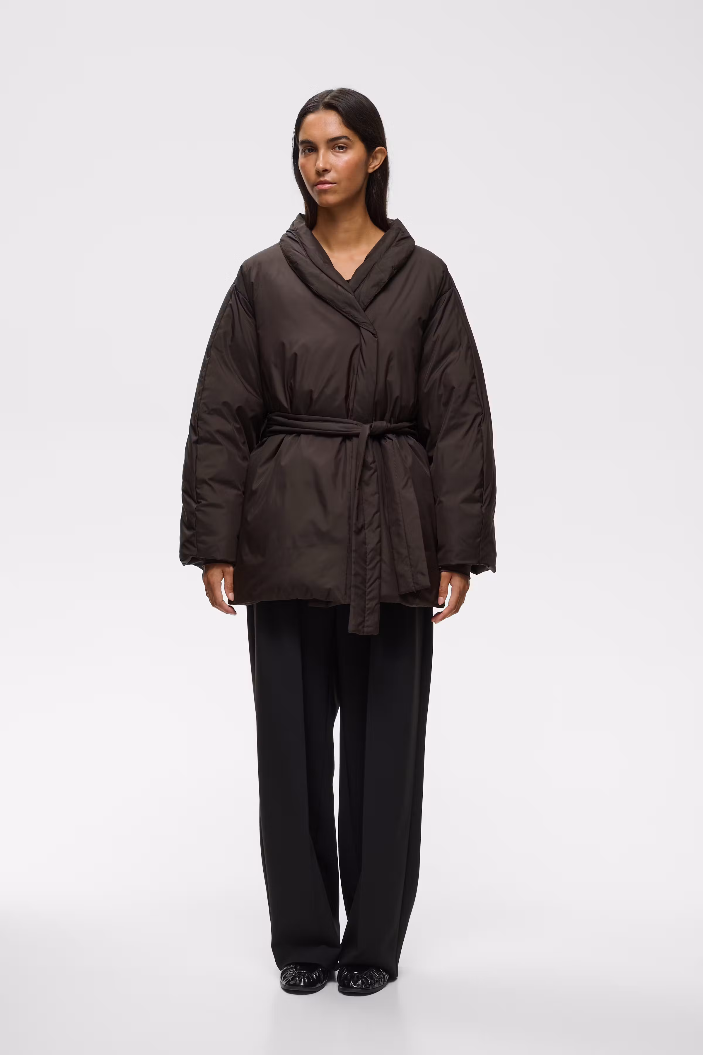 ZINNAHIW Mantel LOOKBOOK FRONT 30112660-191109