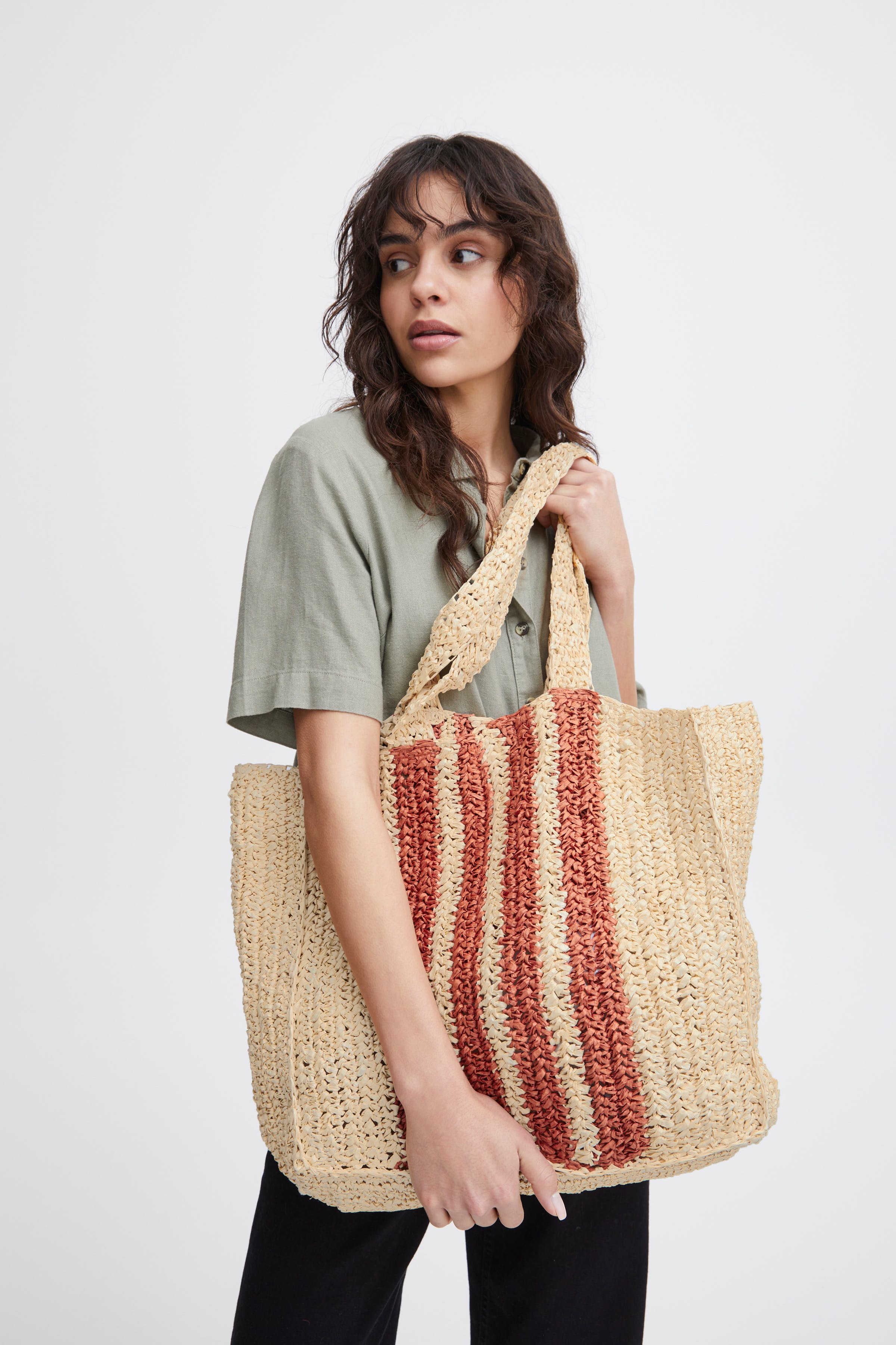 IAOTELIA Pose LOOKBOOK DETAIL 20121198-161349