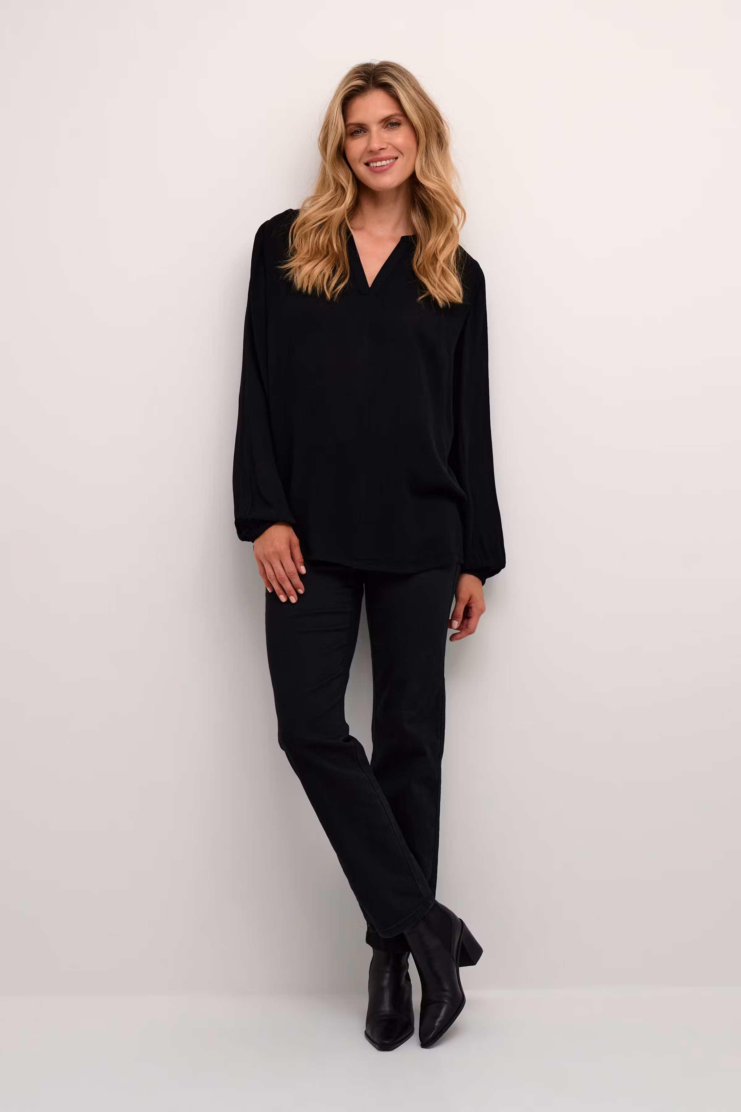 BPlouise Bluse LOOKBOOK FRONT 10590633-100121B