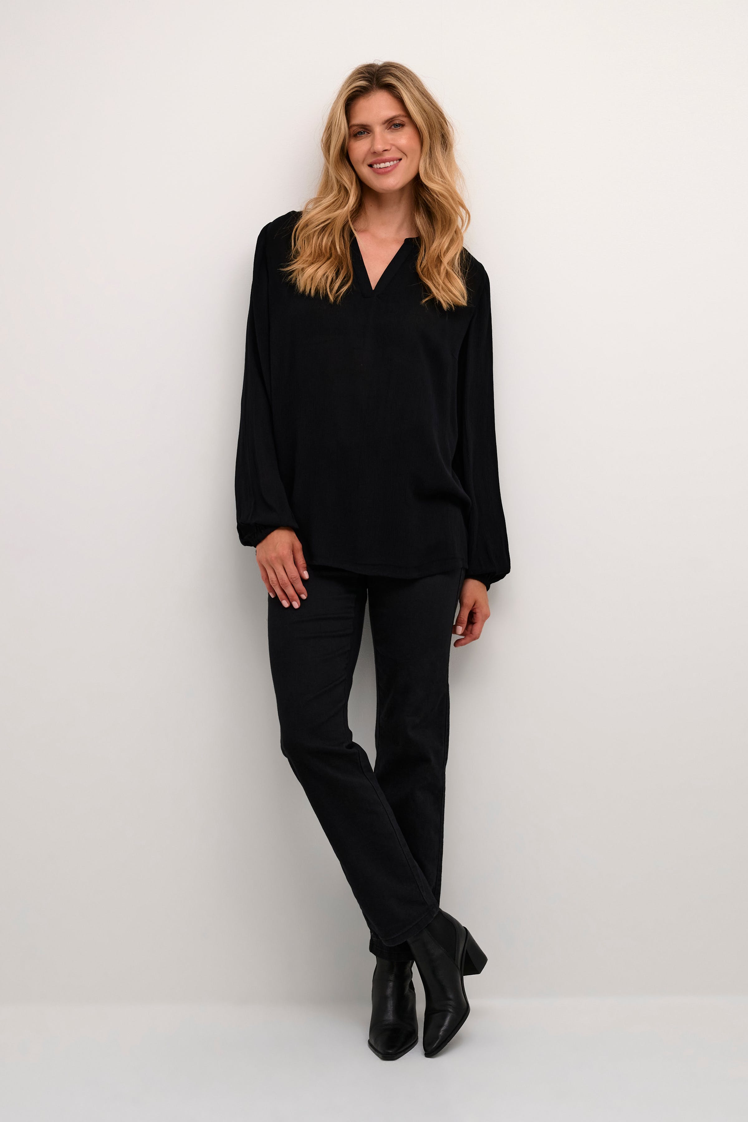 BPlouise Bluse LOOKBOOK FRONT 10590633-100121B