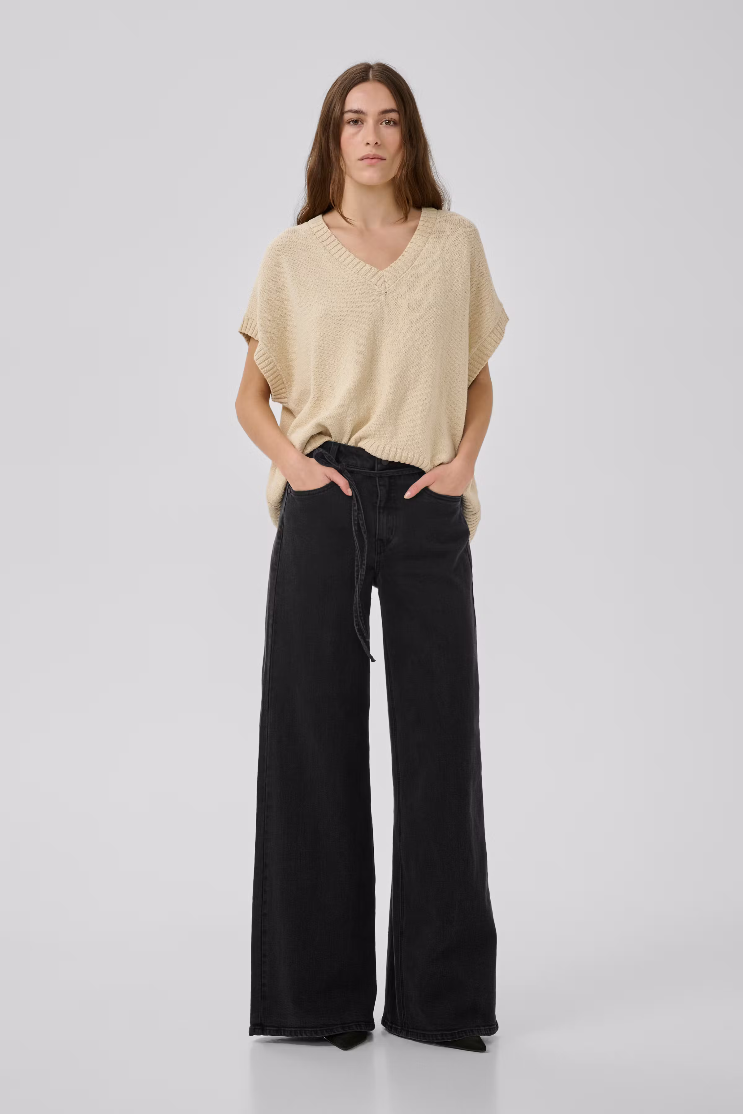 MWKaro 144 Mid X-Wide Jeans LOOKBOOK FRONT 10705256-100086