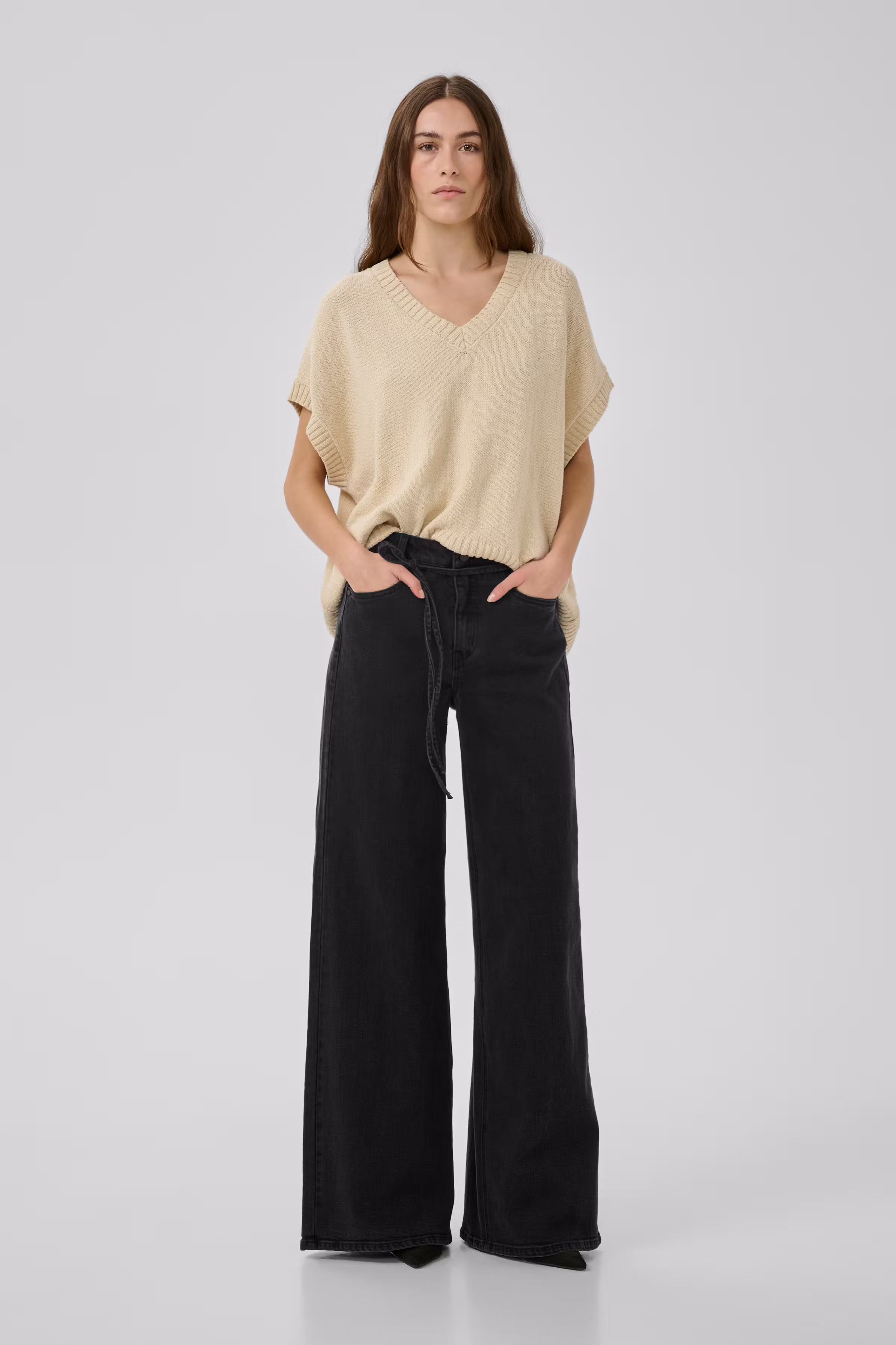 MWKaro 144 Mid X-Wide Jeans LOOKBOOK FRONT 10705256-100086