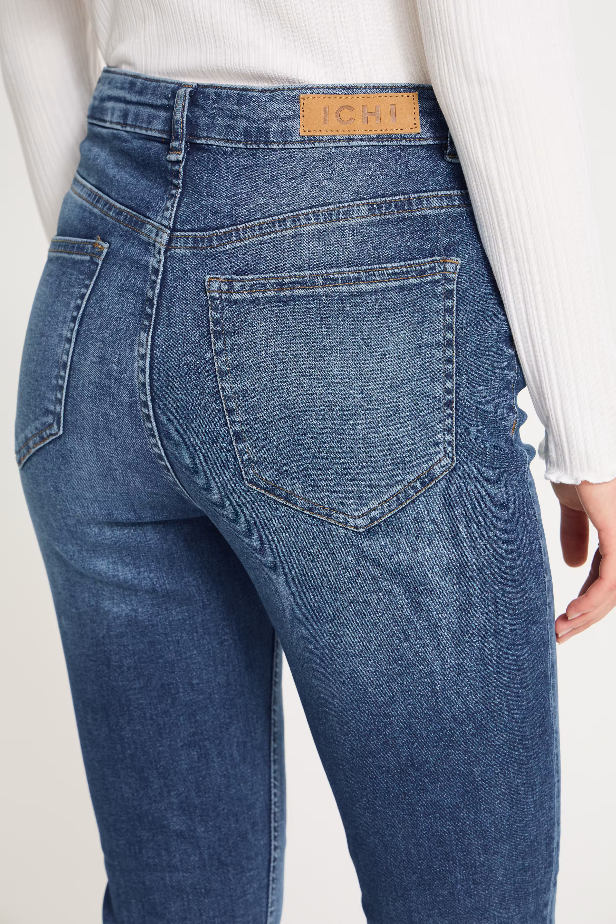 IHTWIGGY SLIM HIGHT WAIST Jeans LOOKBOOK DETAIL 20122631-200339