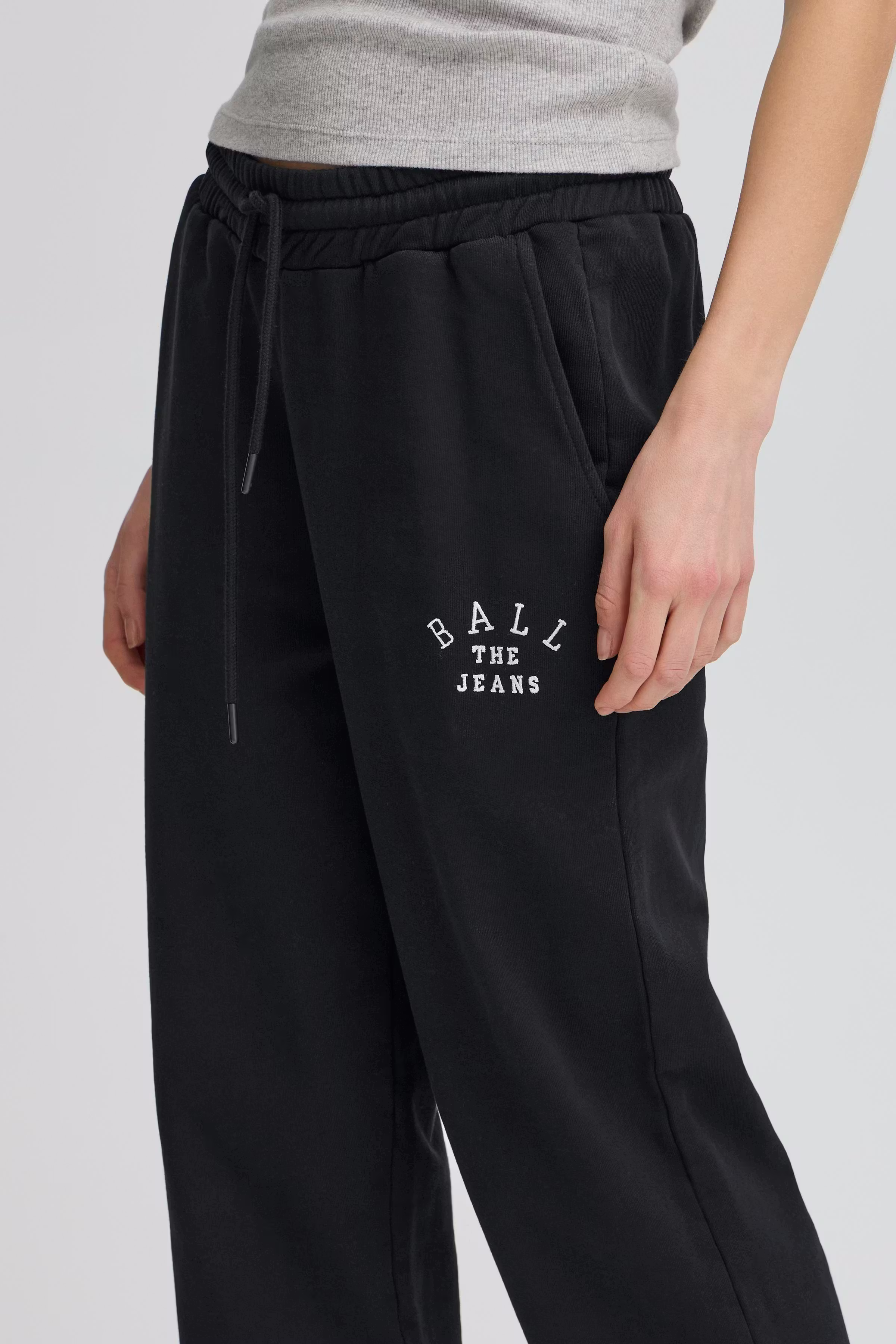 BASAVONA Trousers LOOKBOOK DETAIL 50405149-204005