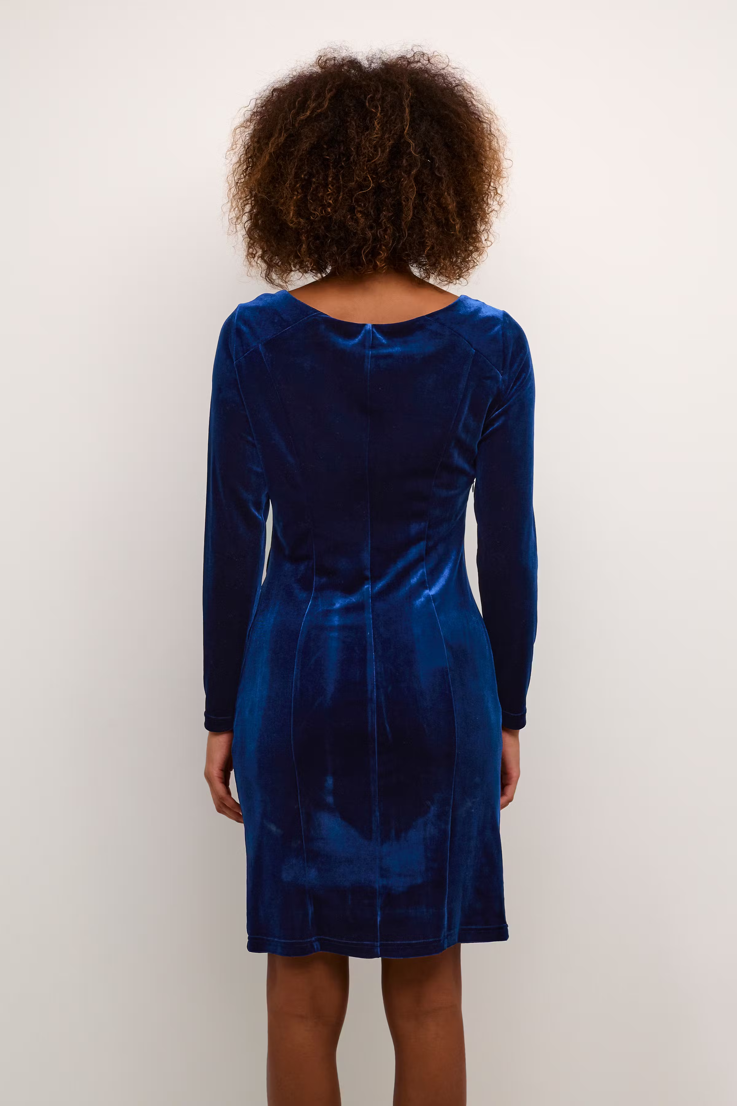 Kelly Velourkleid LOOKBOOK FRONT 10501495-194020