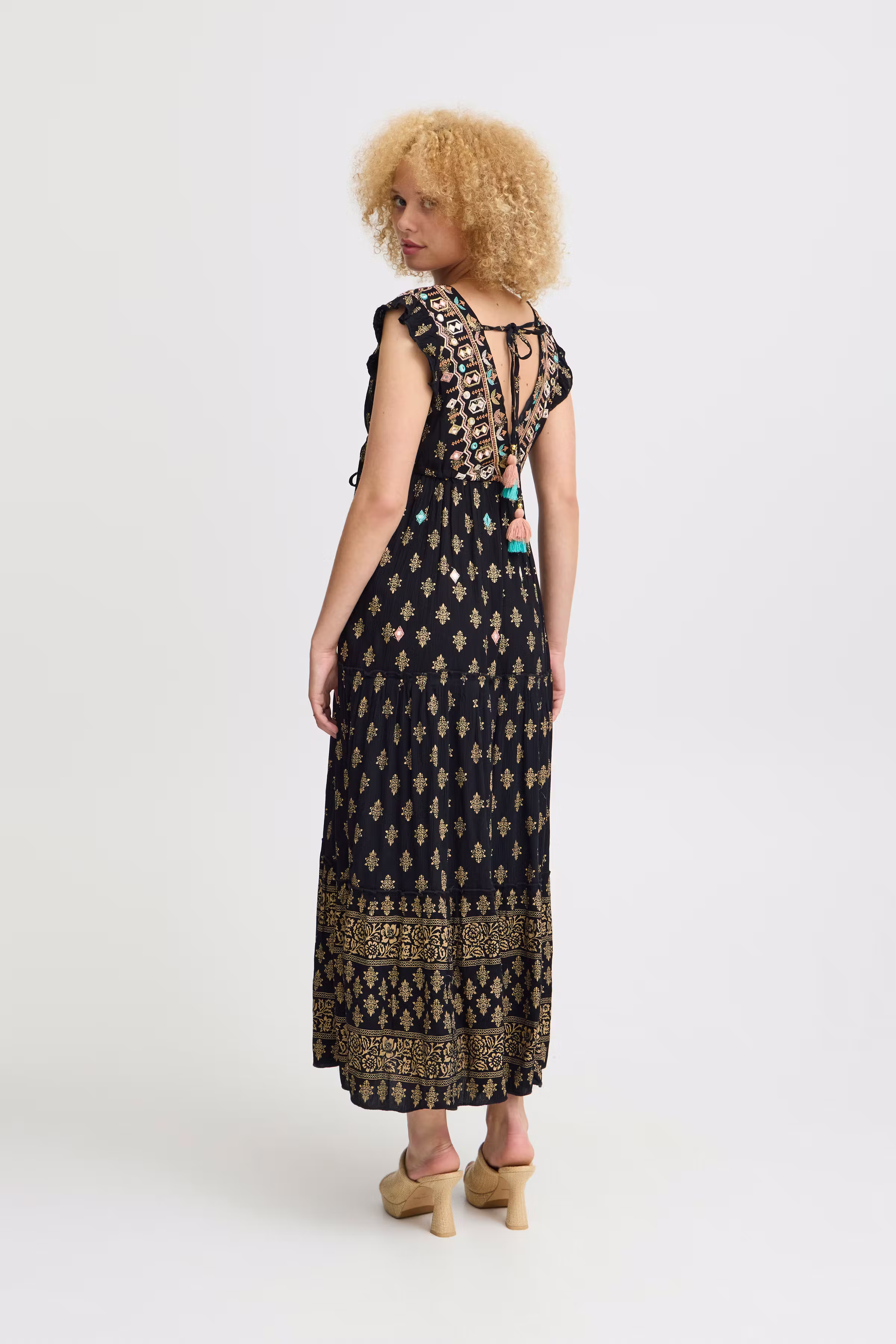 SBKAETE Kjole LOOKBOOK BACK 22100668-190303