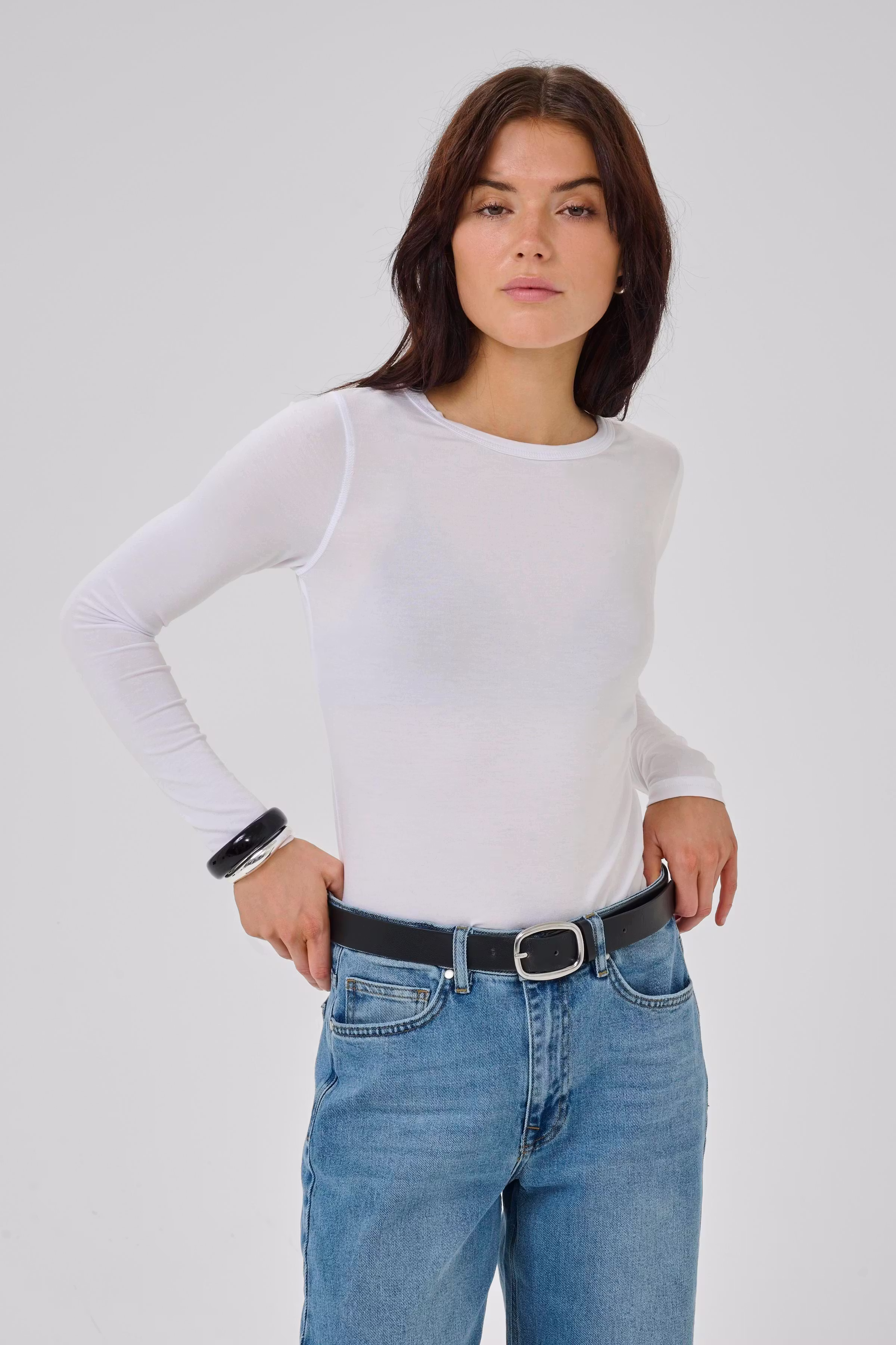 18 THE MODAL BLOUSE LOOKBOOK FRONT 10703600-110601