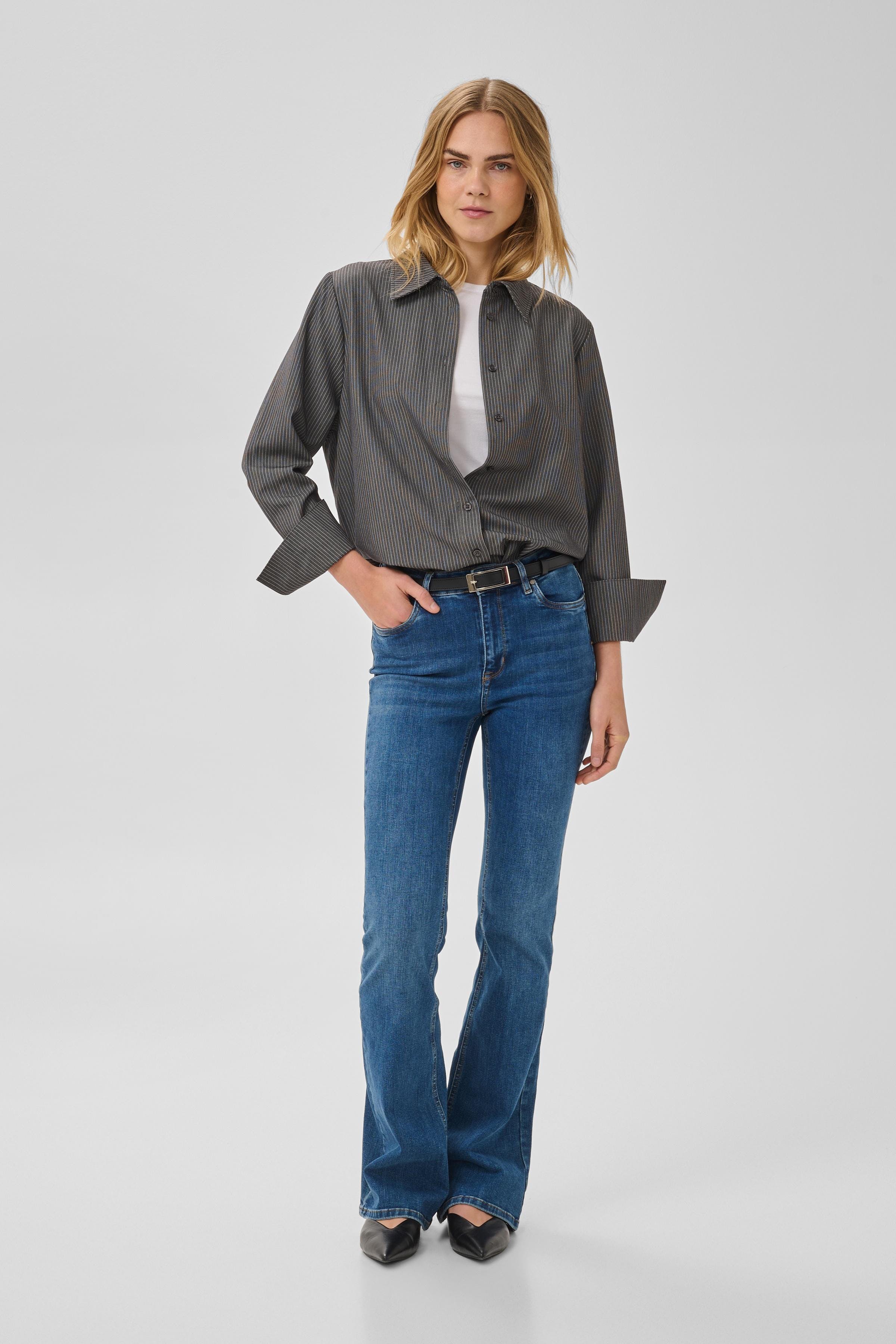 36 THE DEKOTA HIGH BOOTCUT JEANS LOOKBOOK FRONT 10704358-100053