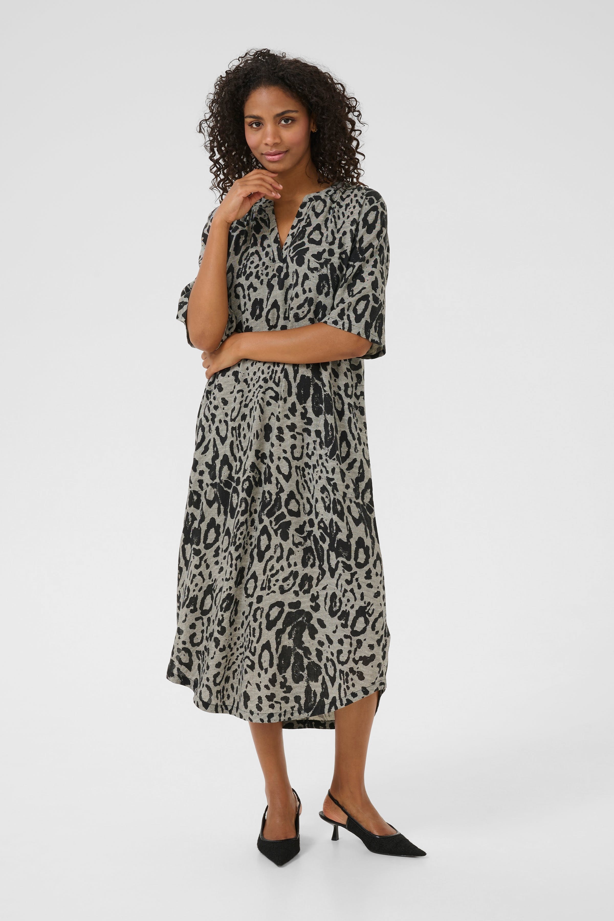 KAmilia Linnen jurk LOOKBOOK FRONT 10508312-107126