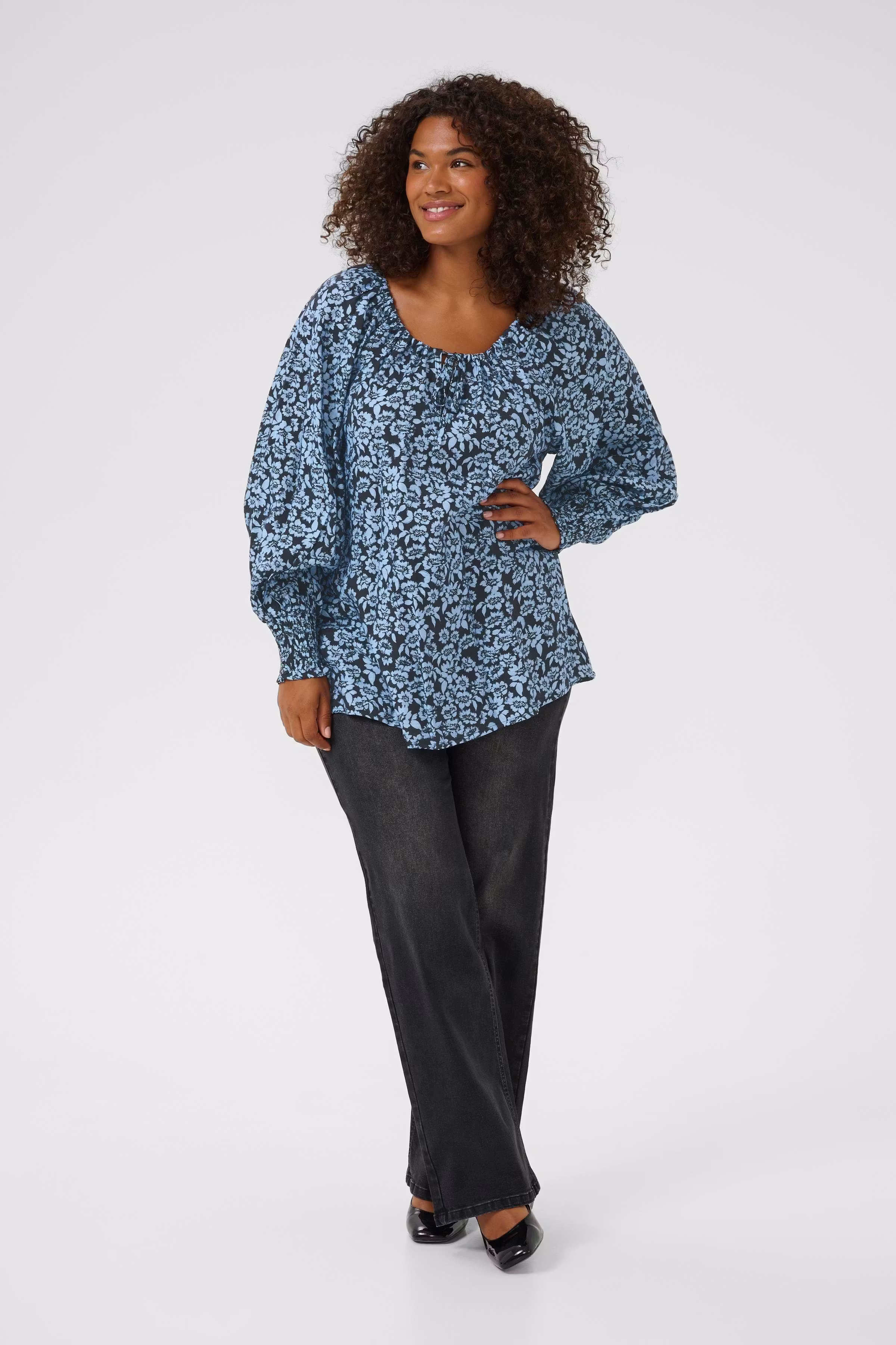 KCamina Blouse LOOKBOOK FRONT 10583444-107720