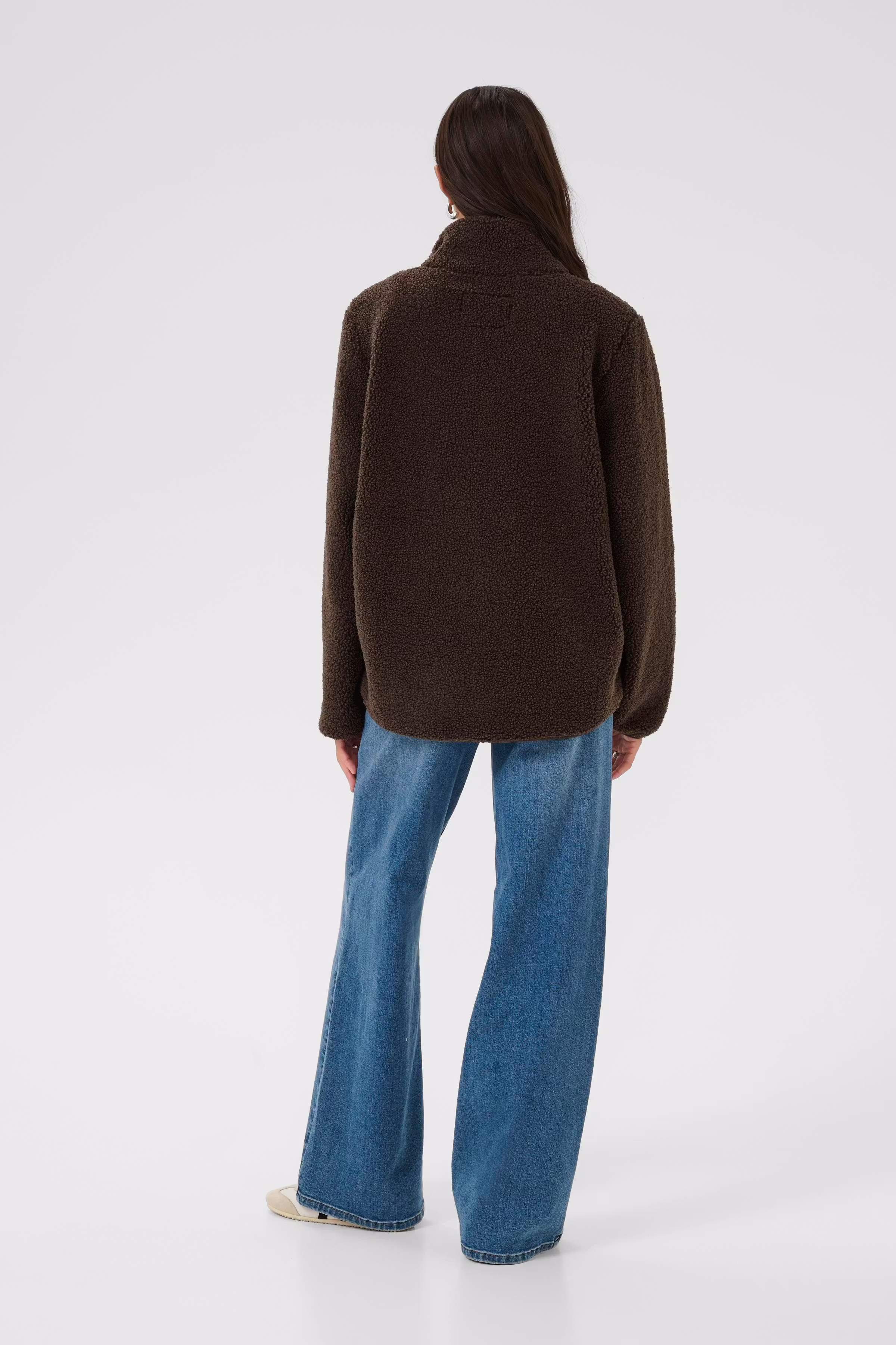 KAally Fleece LOOKBOOK BACK 10511206-190810