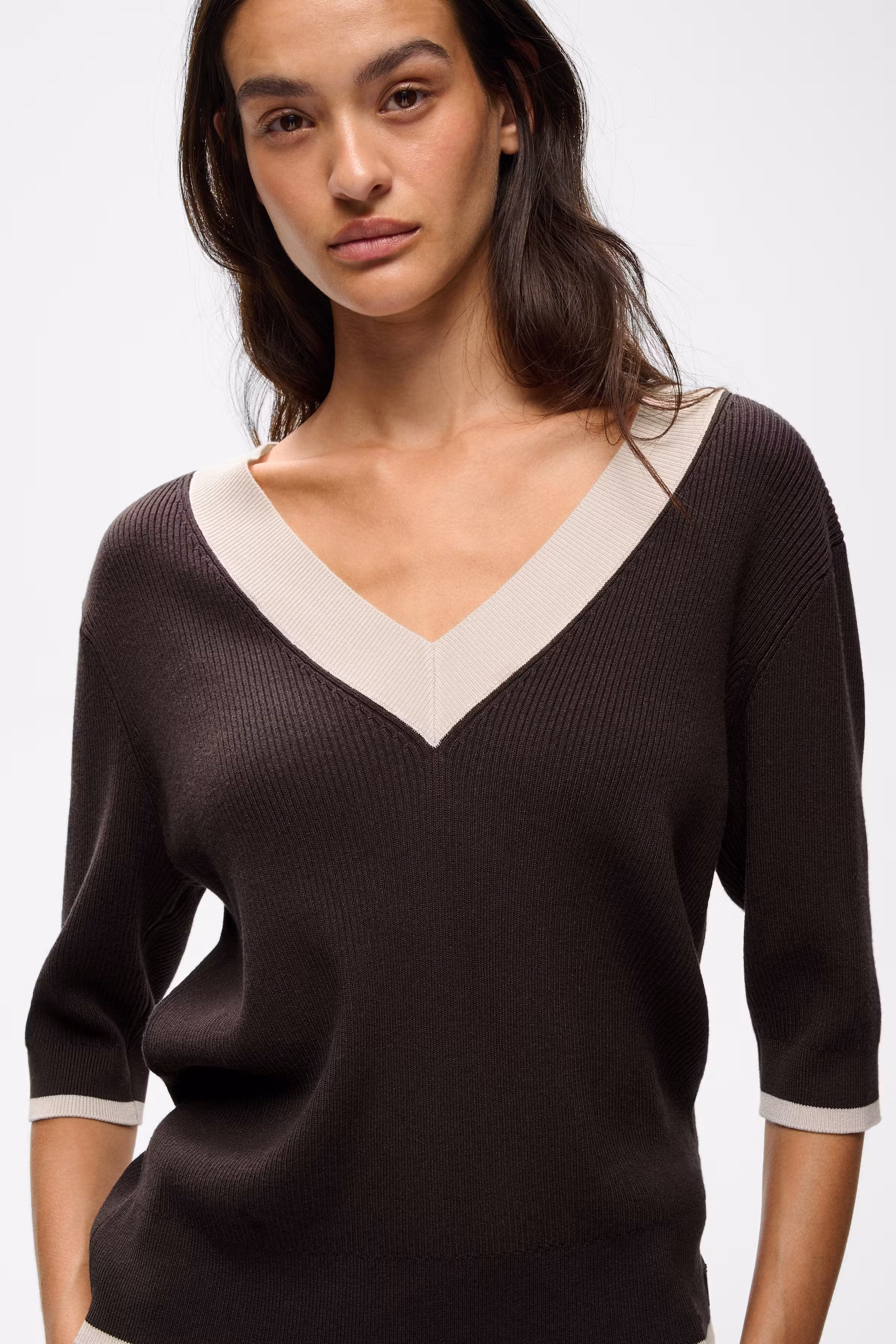 LeenahIW V-Neck Pullover LOOKBOOK DETAIL 30110675-191109