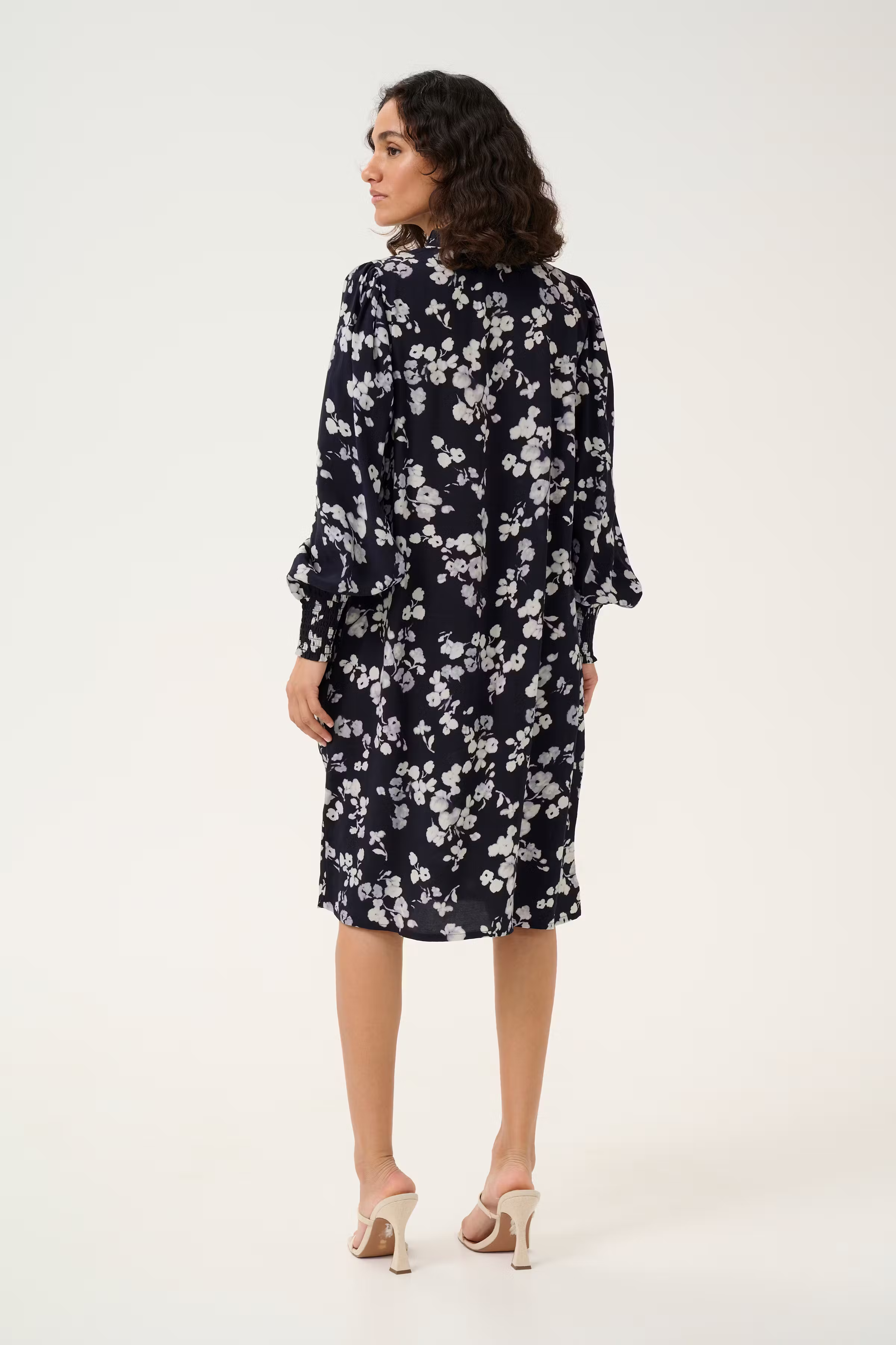 KAalice Kjole LOOKBOOK BACK 10509404-106800