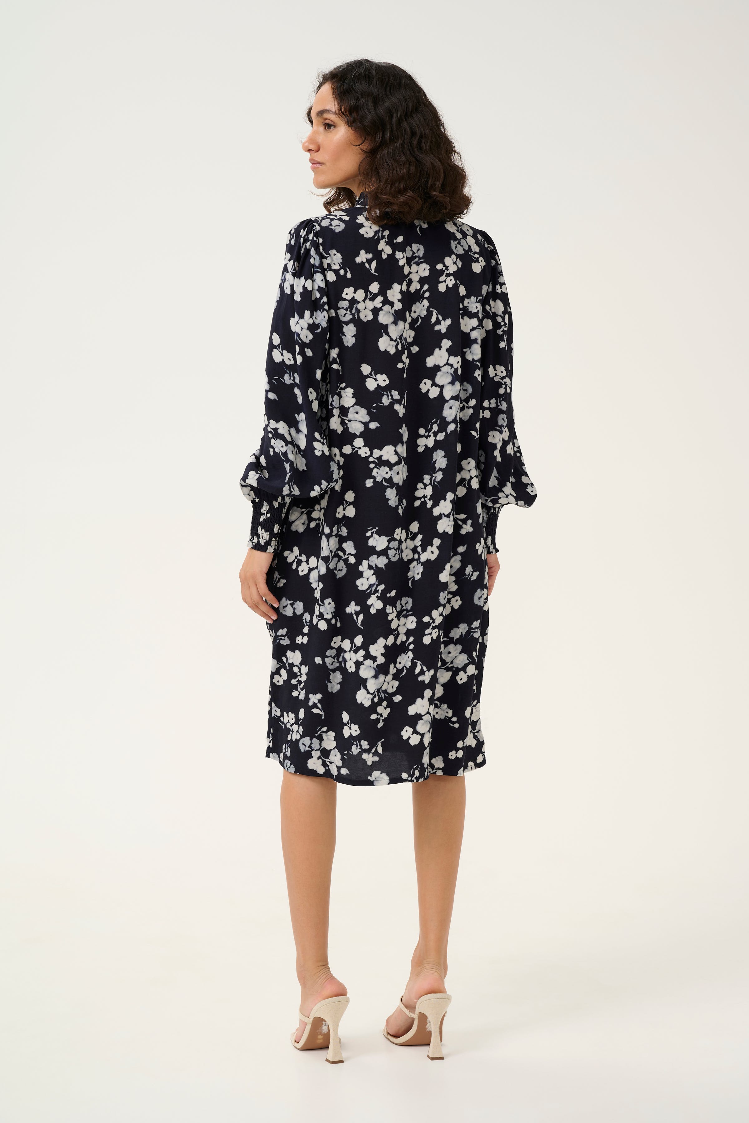 KAalice Dress LOOKBOOK BACK 10509404-106800