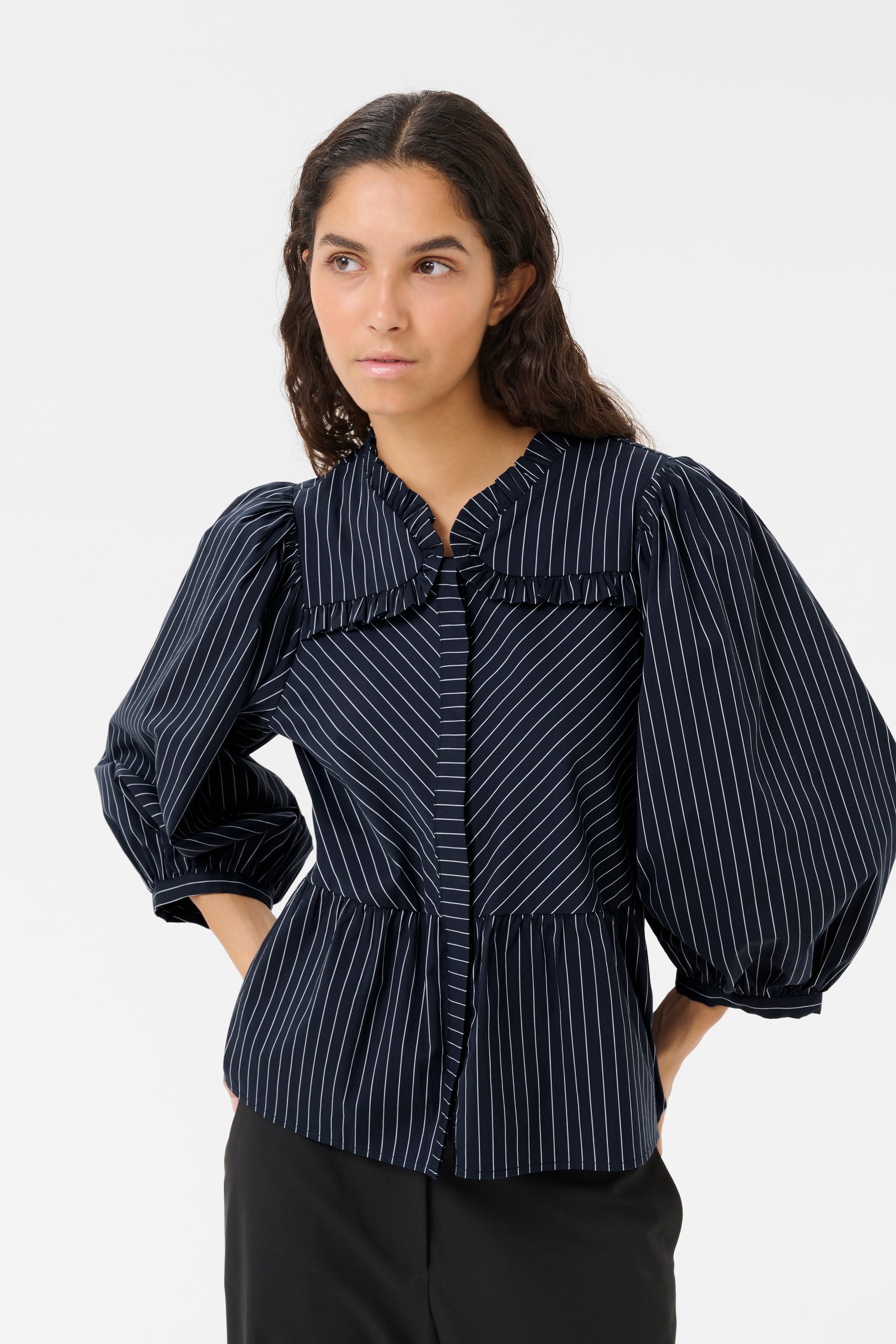 KBAmy Bluse LOOKBOOK FRONT 10105538-107961