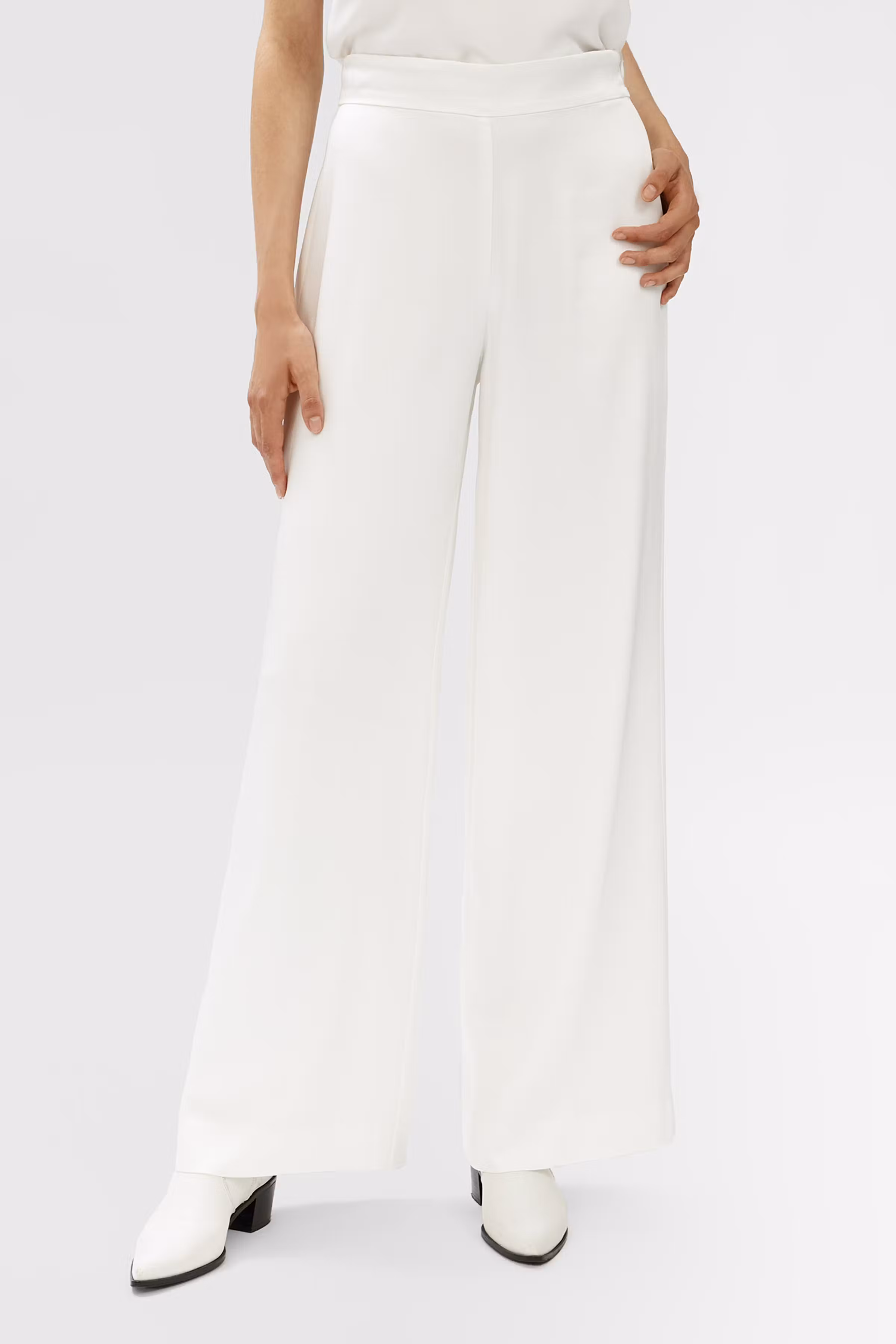 IOPETUNIA Trousers LOOKBOOK FRONT 30600306-WH010