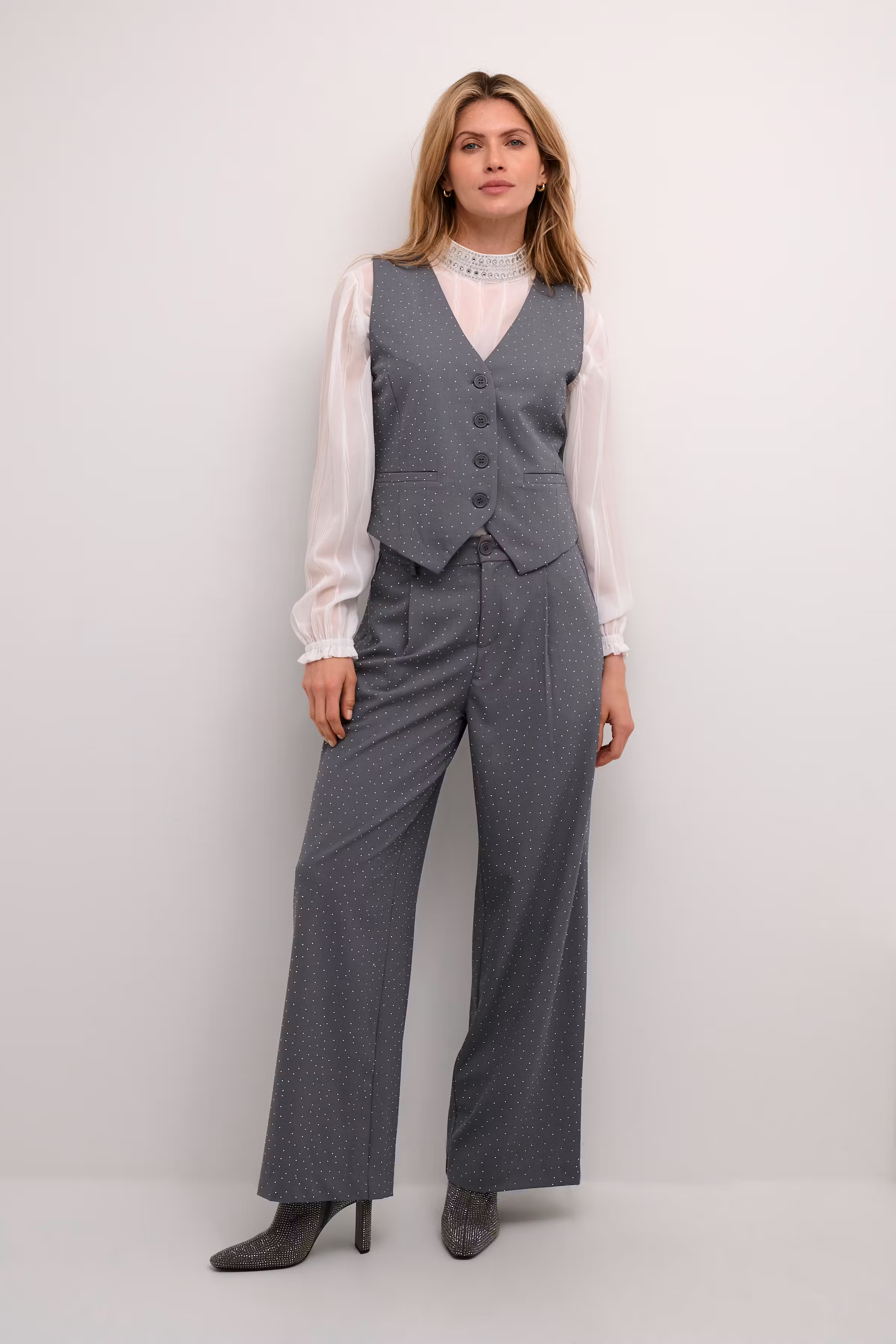 CRCarol Weste LOOKBOOK FRONT 10613057-100391
