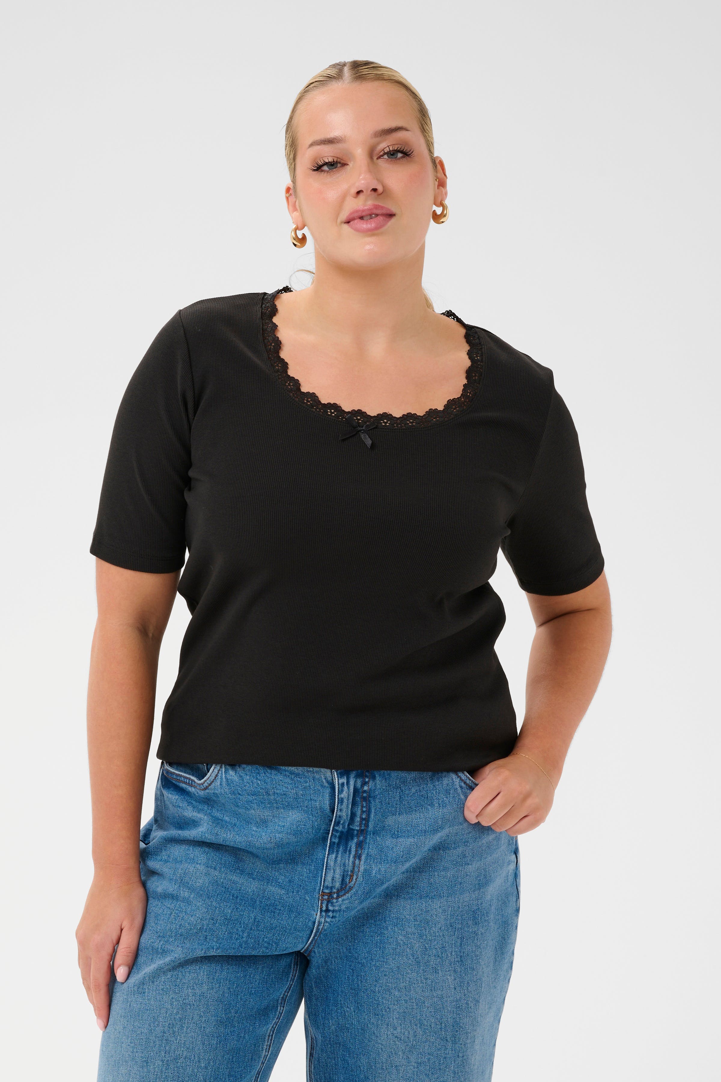 KCbritt T-shirt LOOKBOOK FRONT 10582305-100121