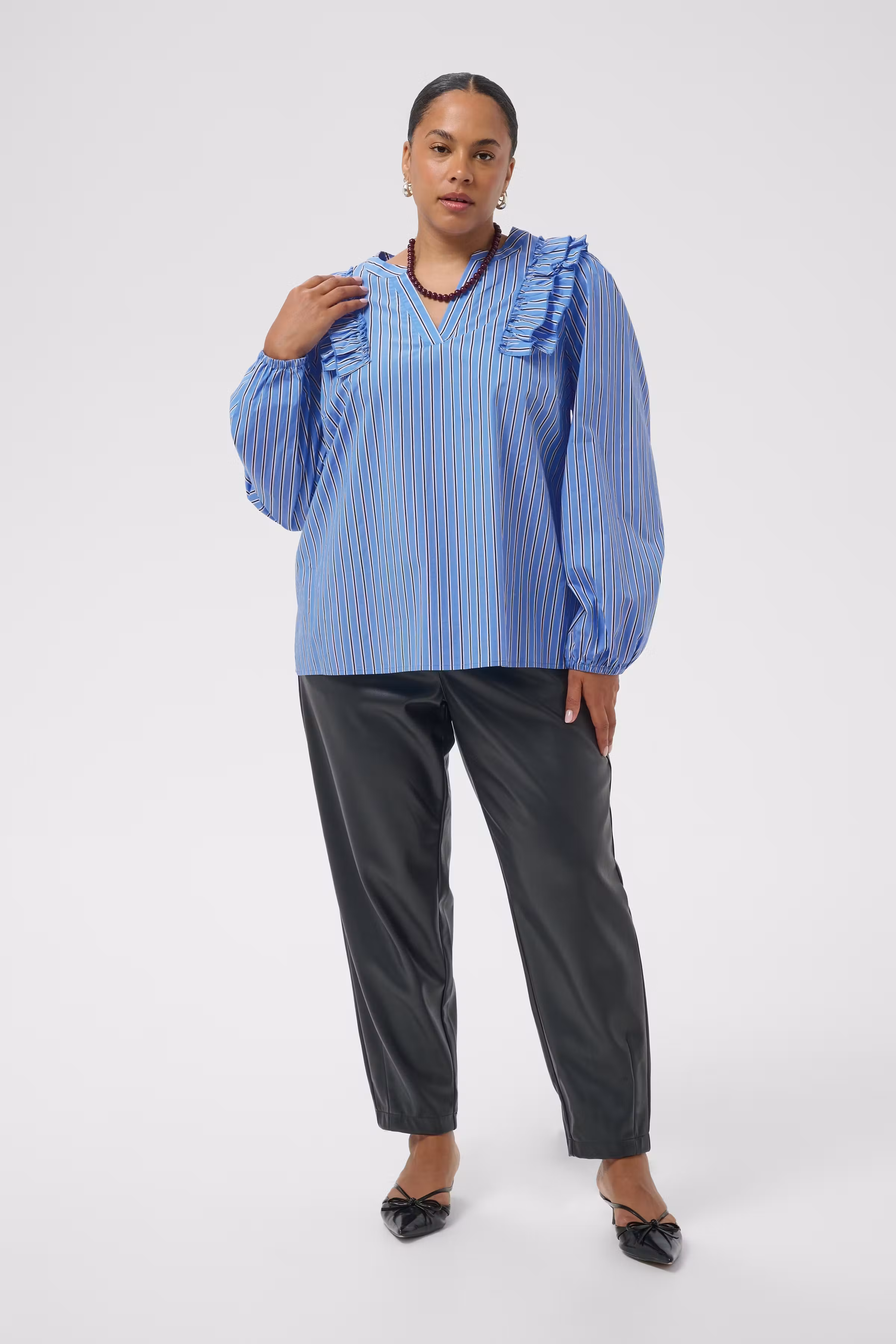 KCsavina Blouse LOOKBOOK FRONT 10584402-109922