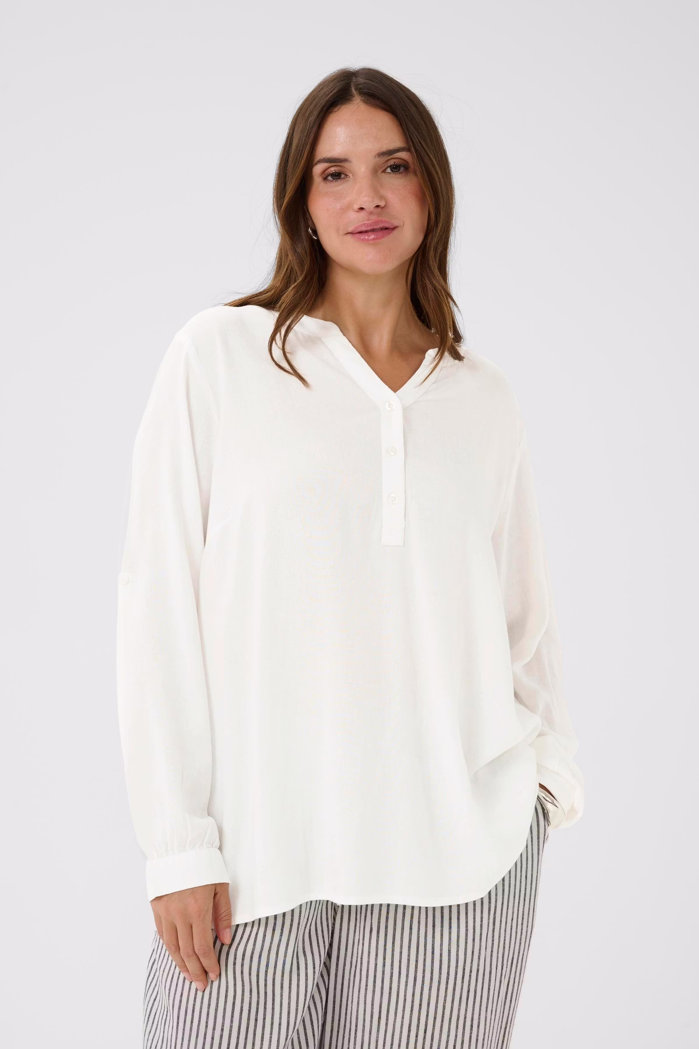 KCmille Linen Blouse LOOKBOOK FRONT 10582215-110602