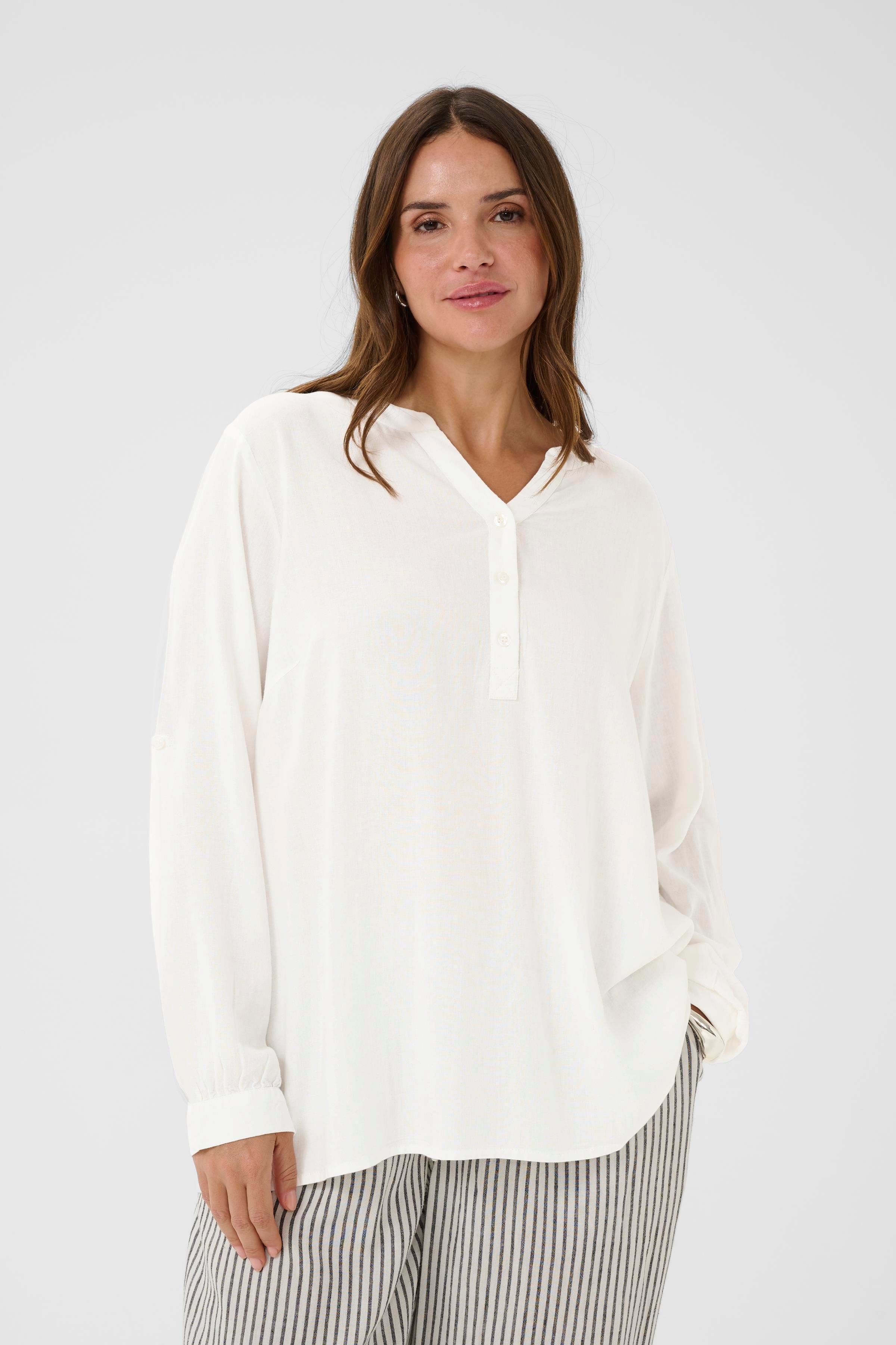 KCmille Linen Blouse LOOKBOOK FRONT 10582215-110602