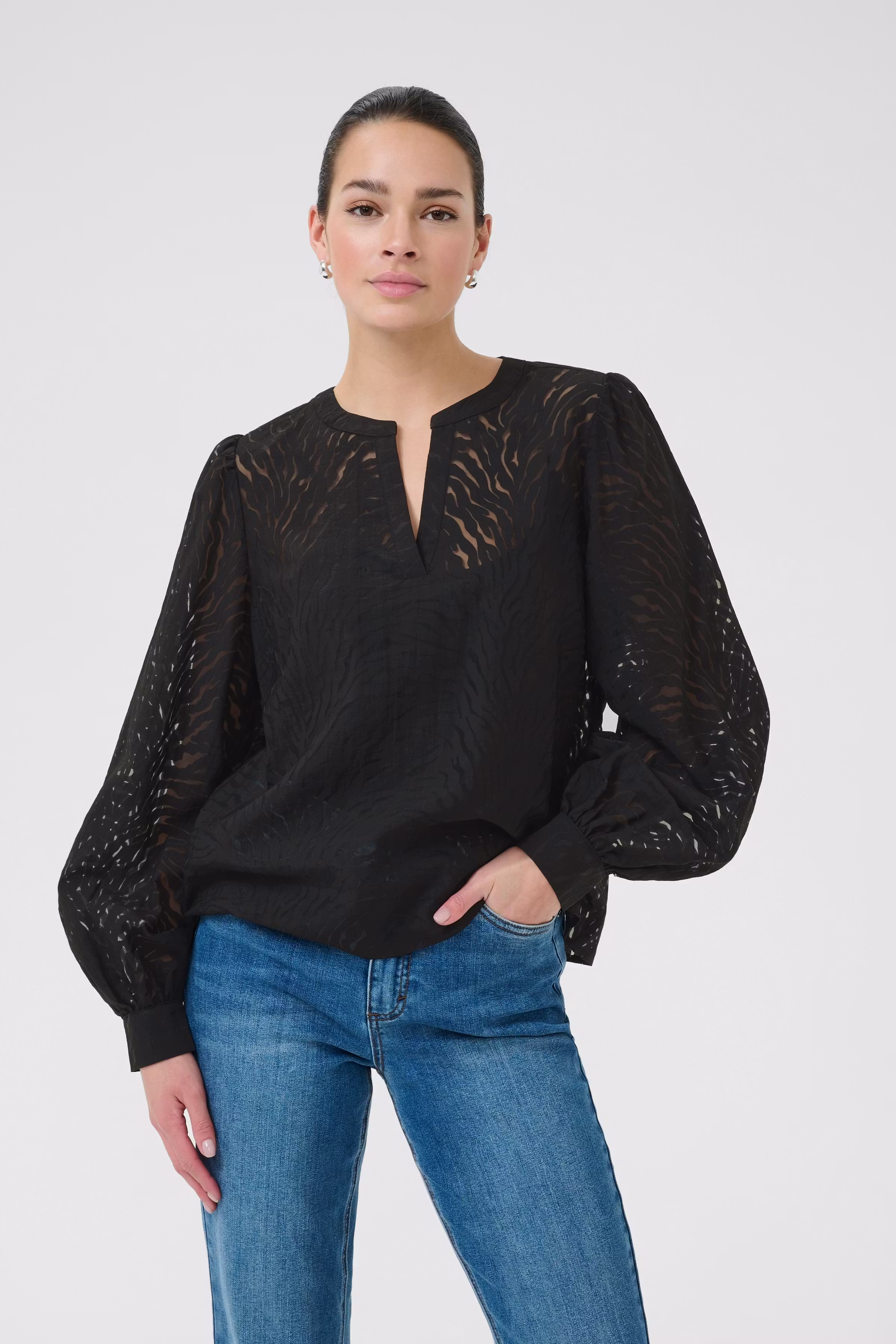 KAvivian Bluse LOOKBOOK FRONT 10510622-100121