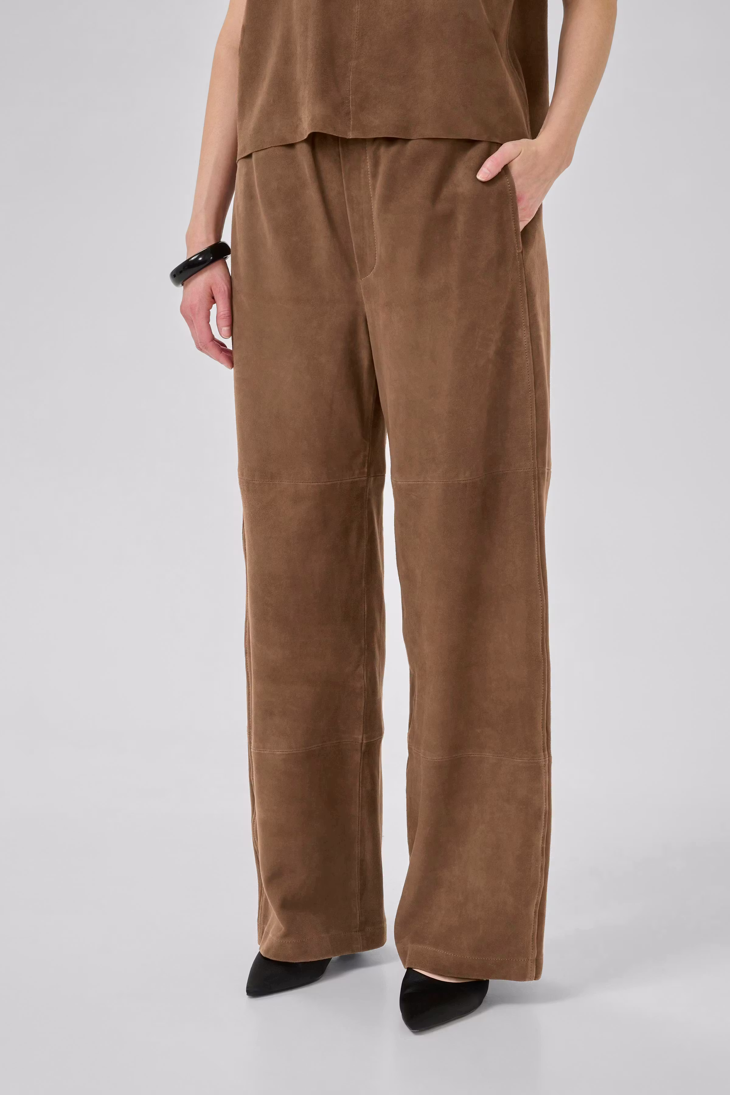 PetraMW Wildlederhose LOOKBOOK FRONT 10705272-108114