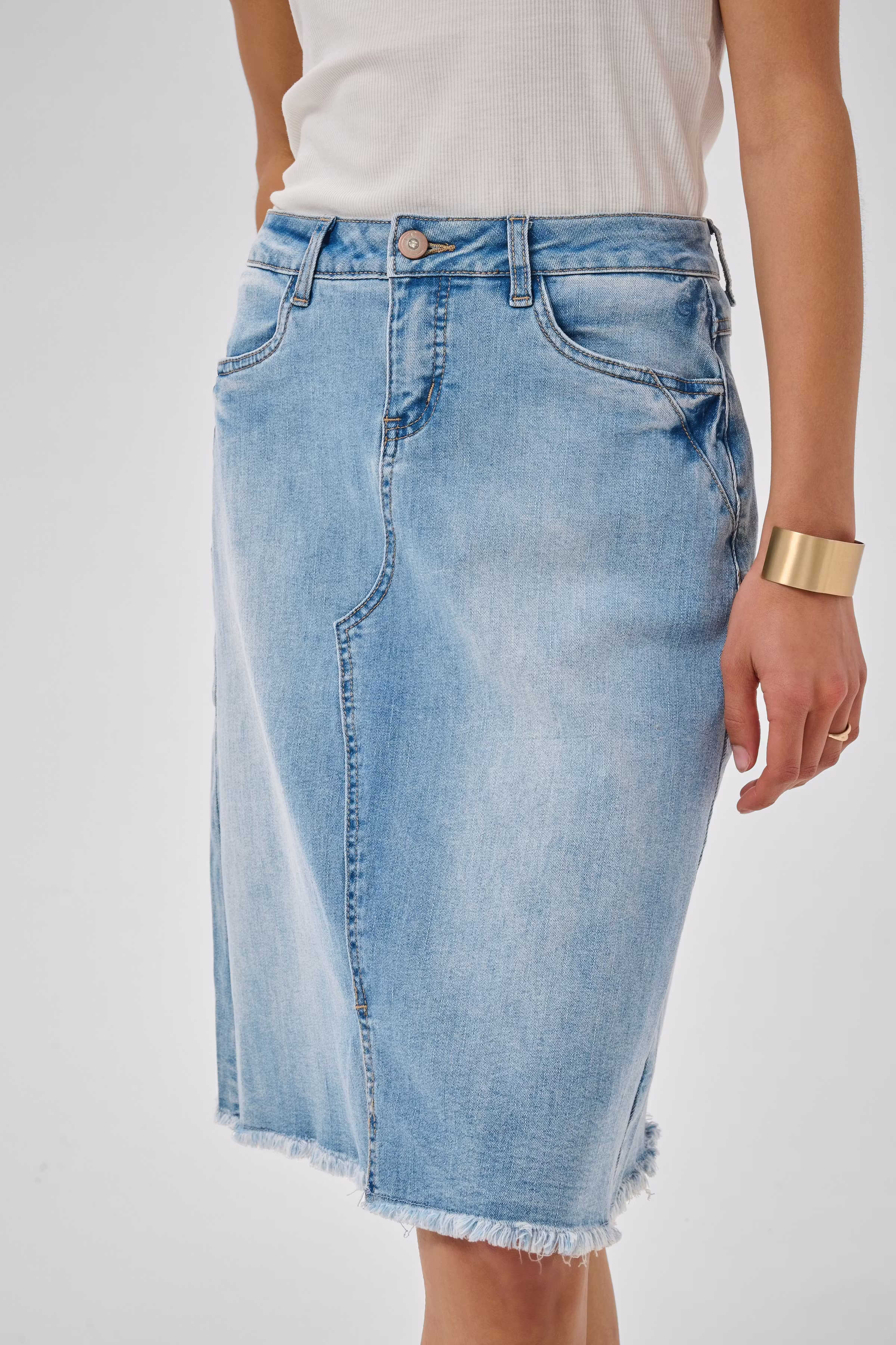 CRKammie Skirt LOOKBOOK DETAIL 10609459-100117