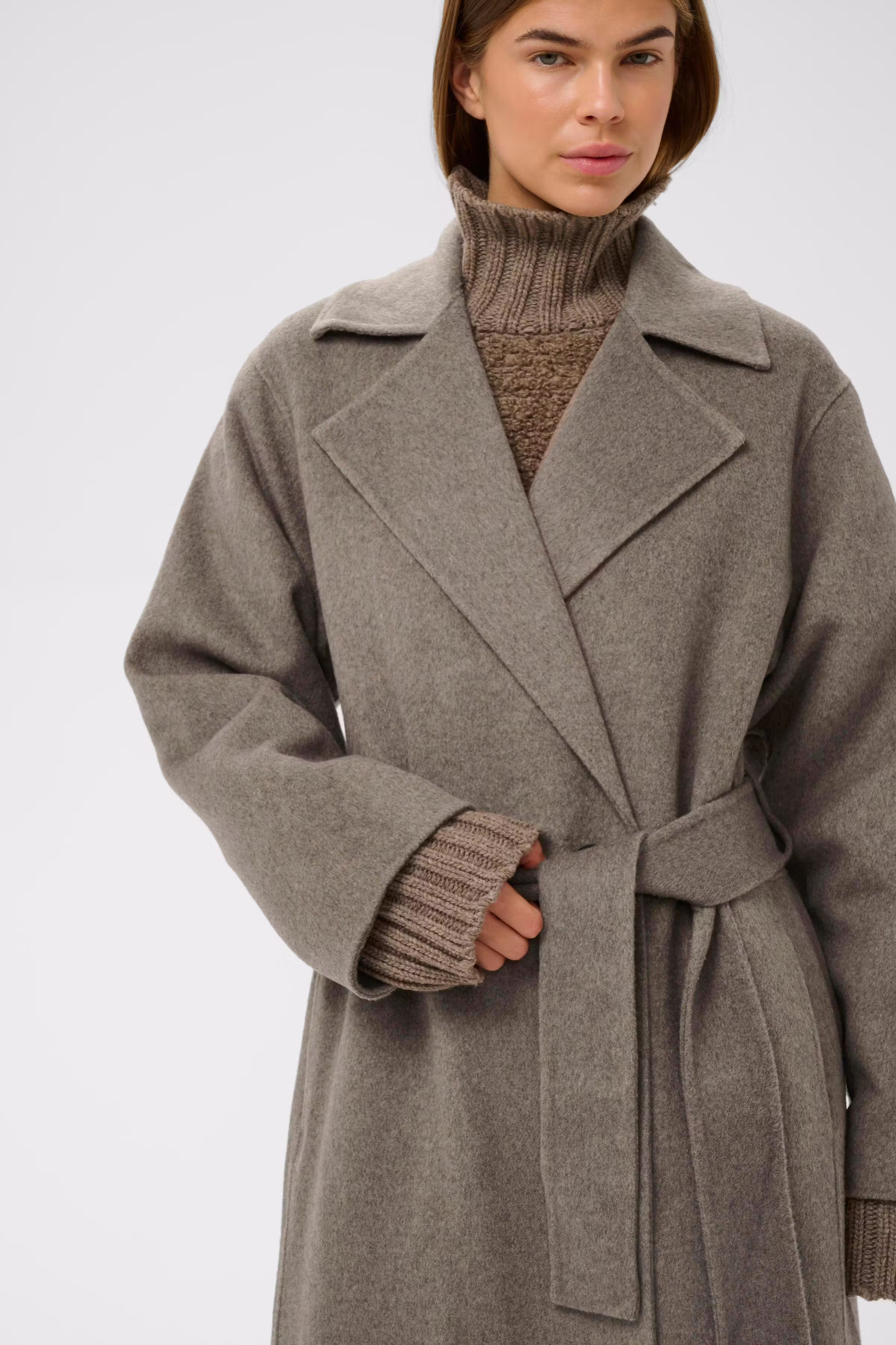 YillaIW Mantel LOOKBOOK DETAIL 30110608-1813041