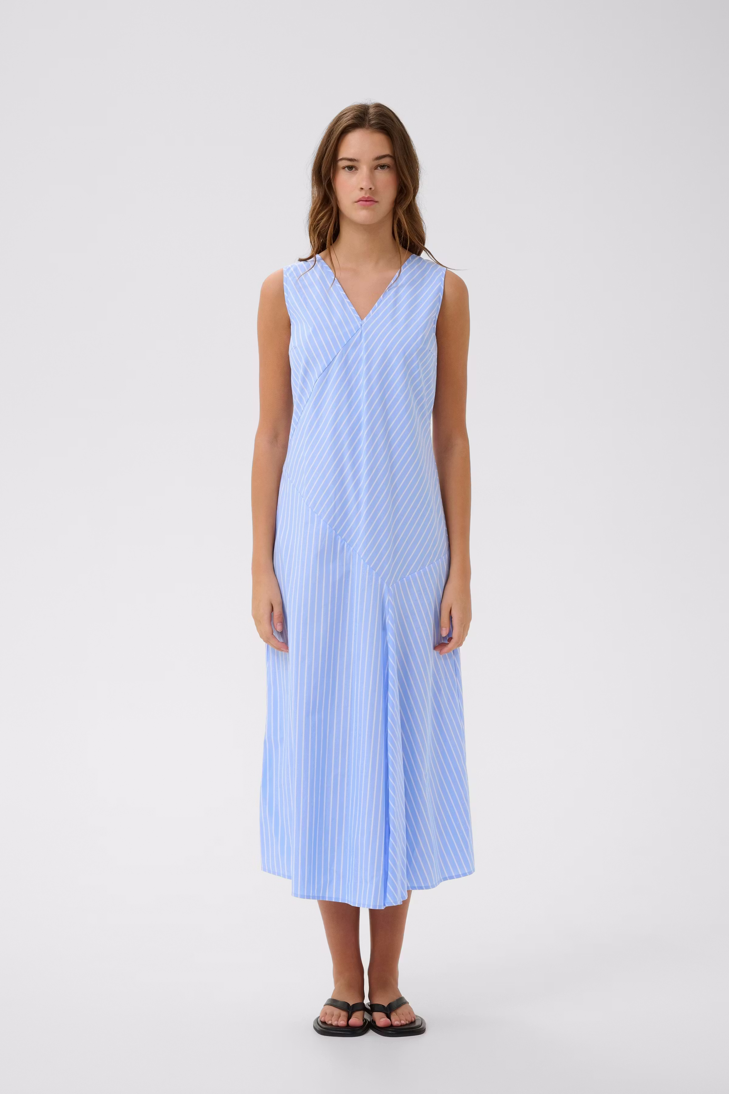 RAELYNNIW Kjole LOOKBOOK FRONT 30112488-900007448