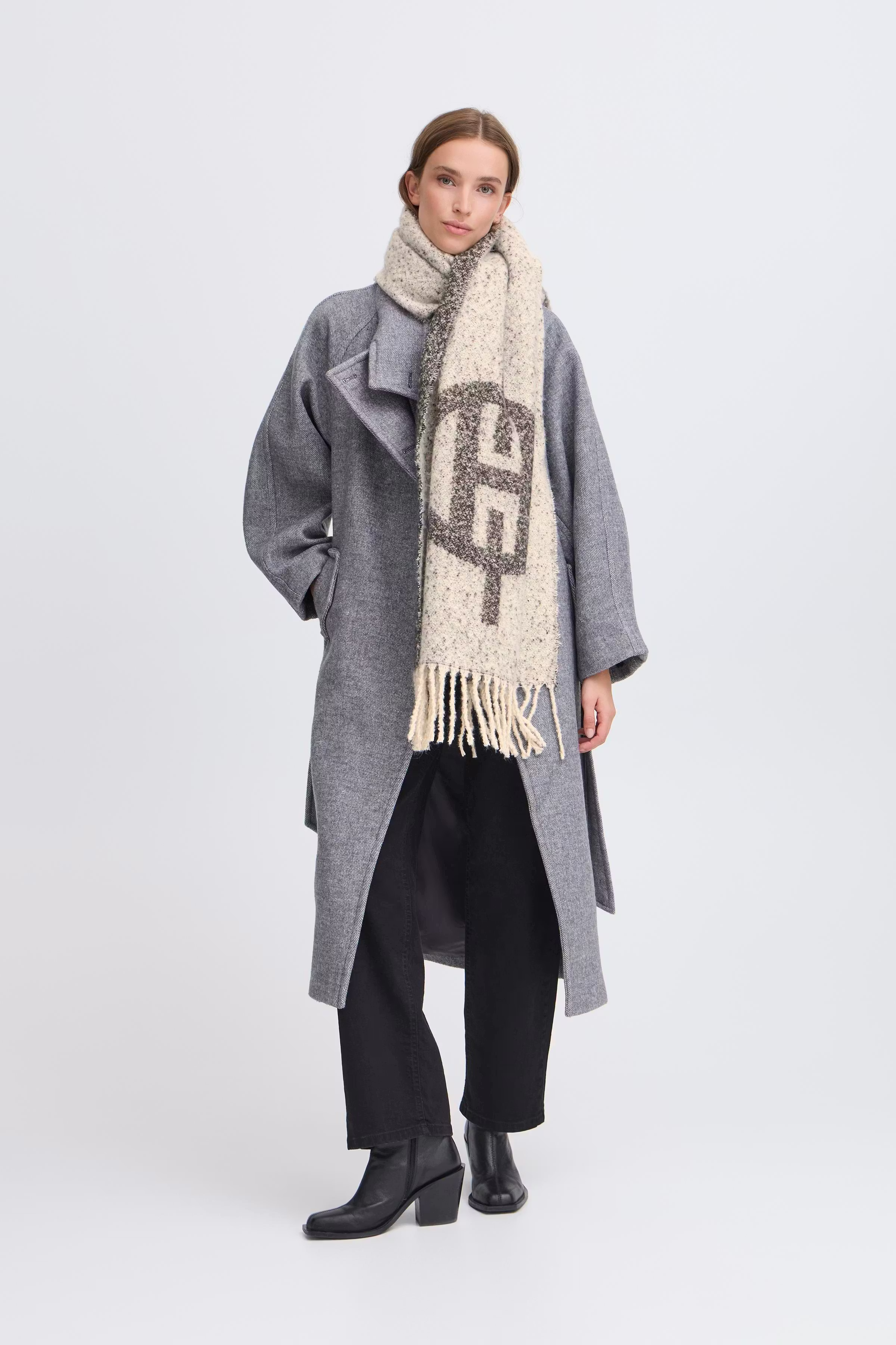 IALEGINA Sjaal LOOKBOOK FRONT 20119807-194008