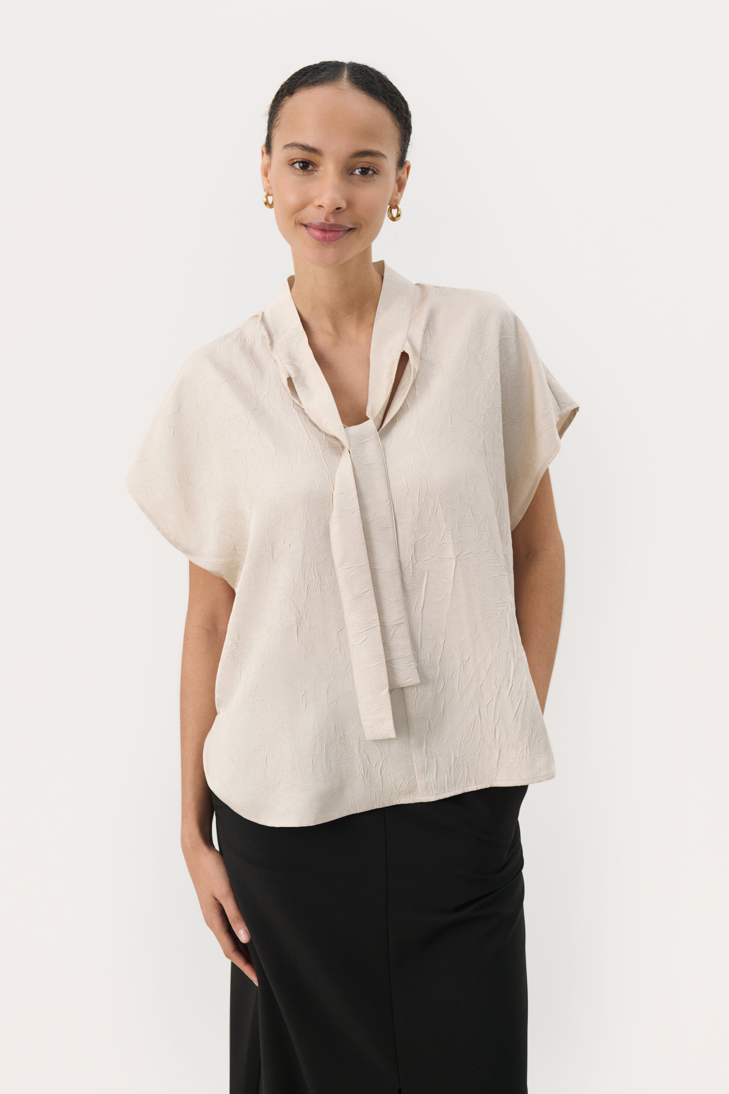 EstefaniaPW Short-sleeved blouse with a bow LOOKBOOK FRONT 30308490-130400